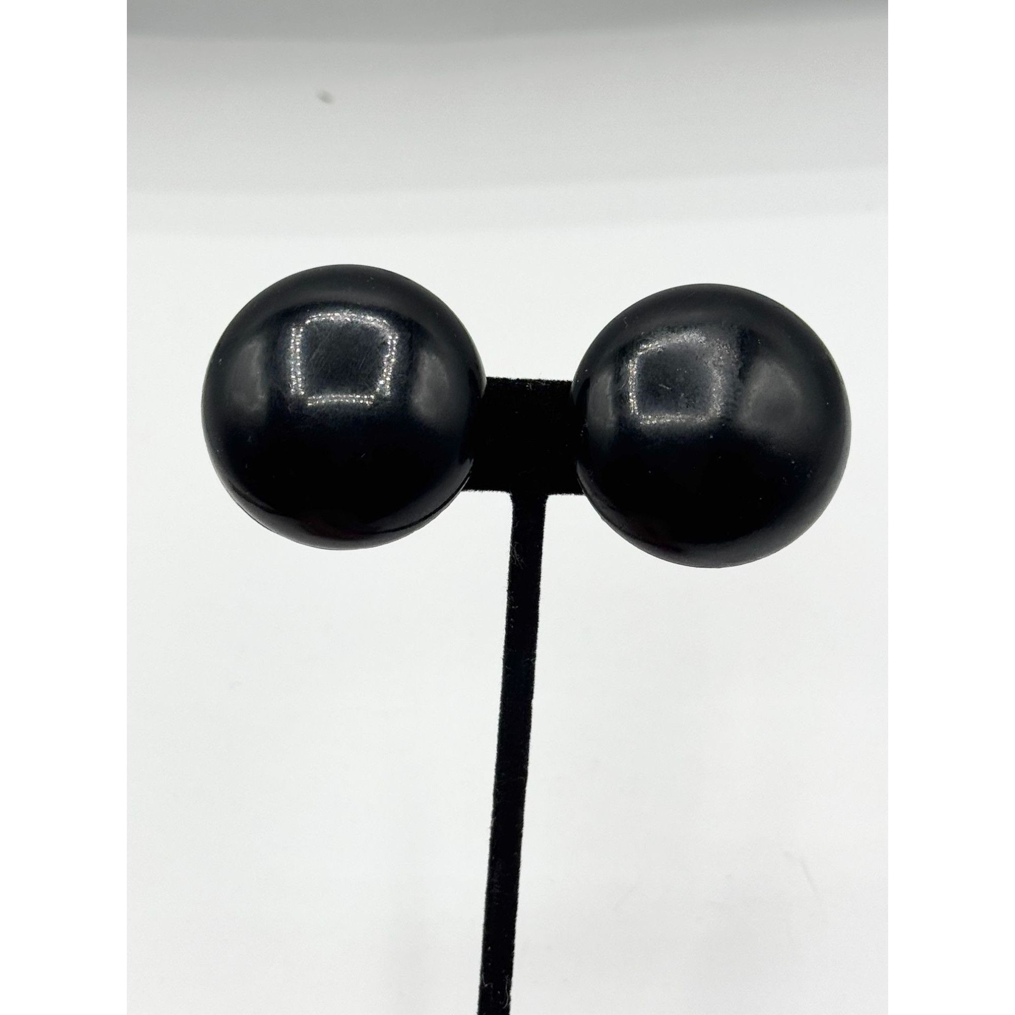 Vintage Vintage black ball stud clip on earrings Size ONE SIZE - 1 Thumbnail