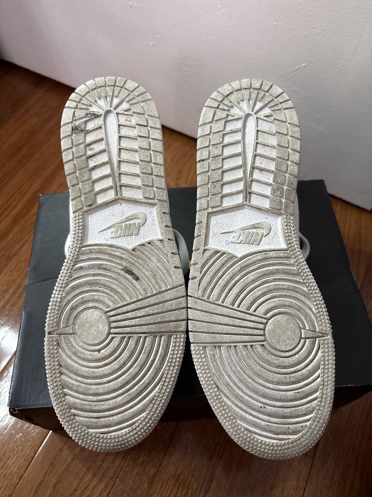 Jordan Brand Air Jordan 1 Low White Size US 7 / EU 40 - 7 Thumbnail