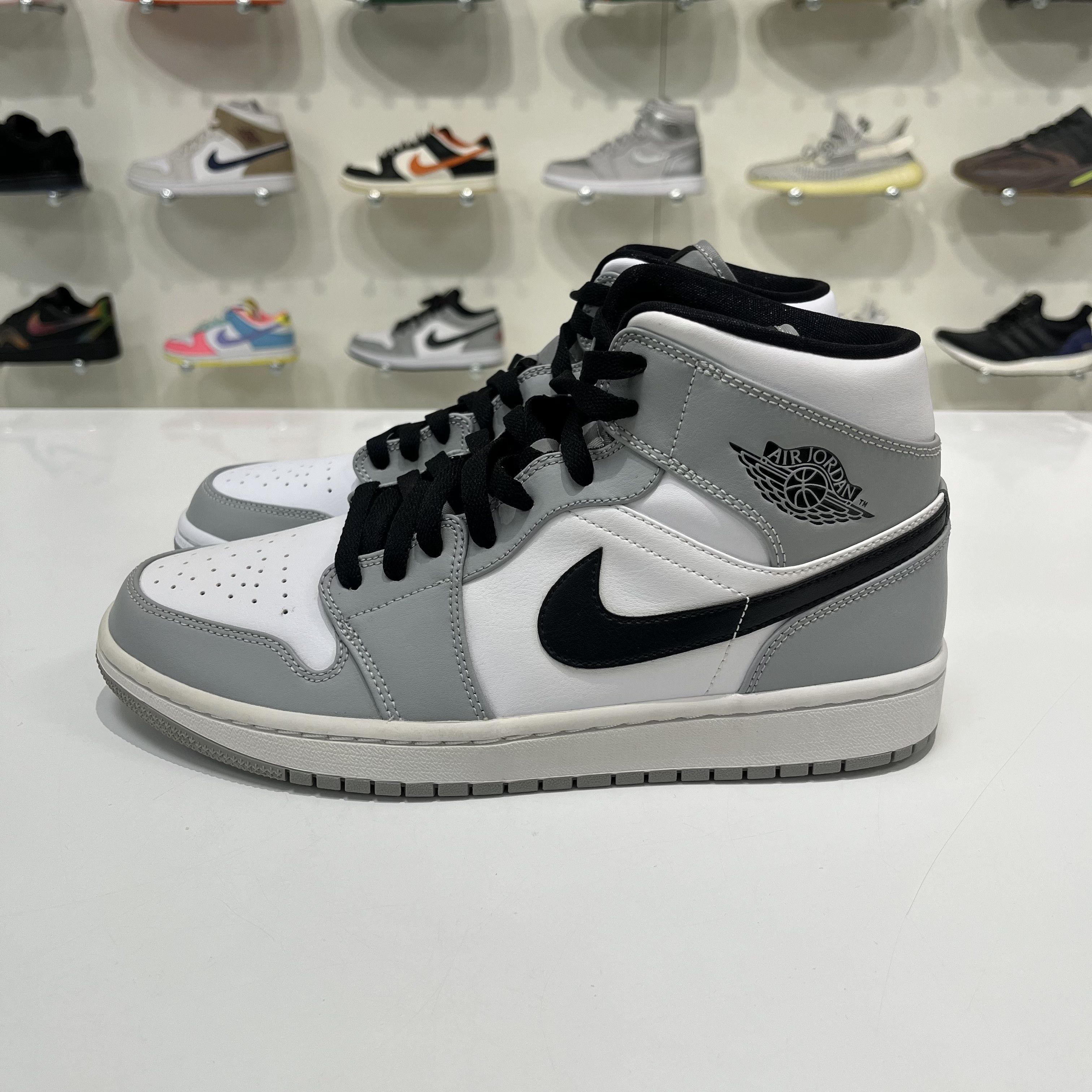 Nike Air Jordan 1 Mid Light Smoke Grey Size US 8.5 / EU 41-42 - 2 Thumbnail