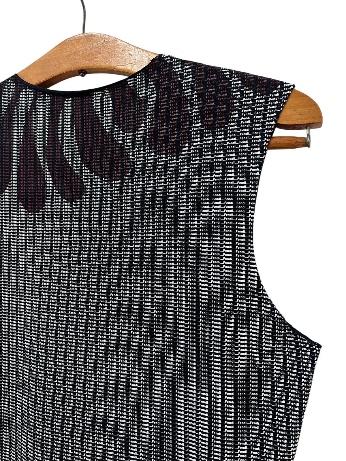 Fendi Fendi Logo Print V Neck Sleeveless Tops Size US XS / EU 42 / 0 - 8 Thumbnail