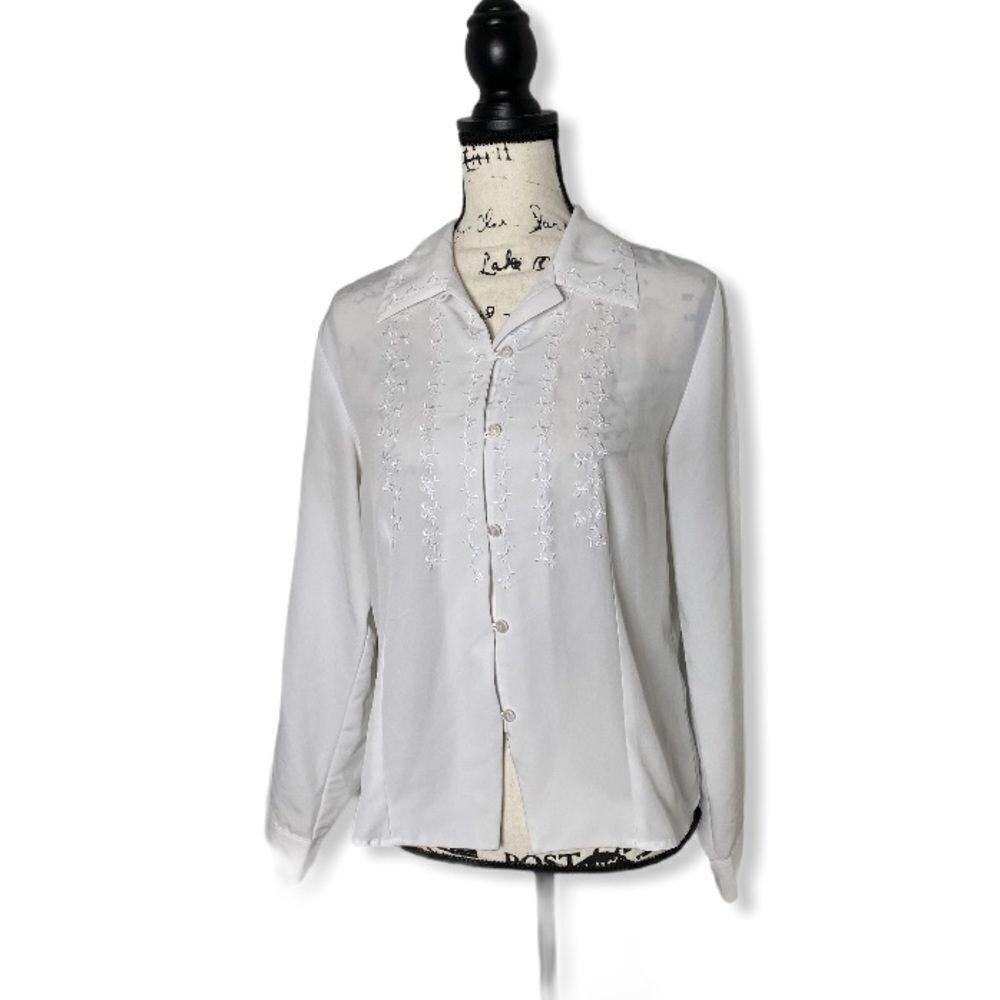 Other Claudia Richard White Button Down Blouse with Embroidered Fr Size M / US 6-8 / IT 42-44 - 1 Thumbnail
