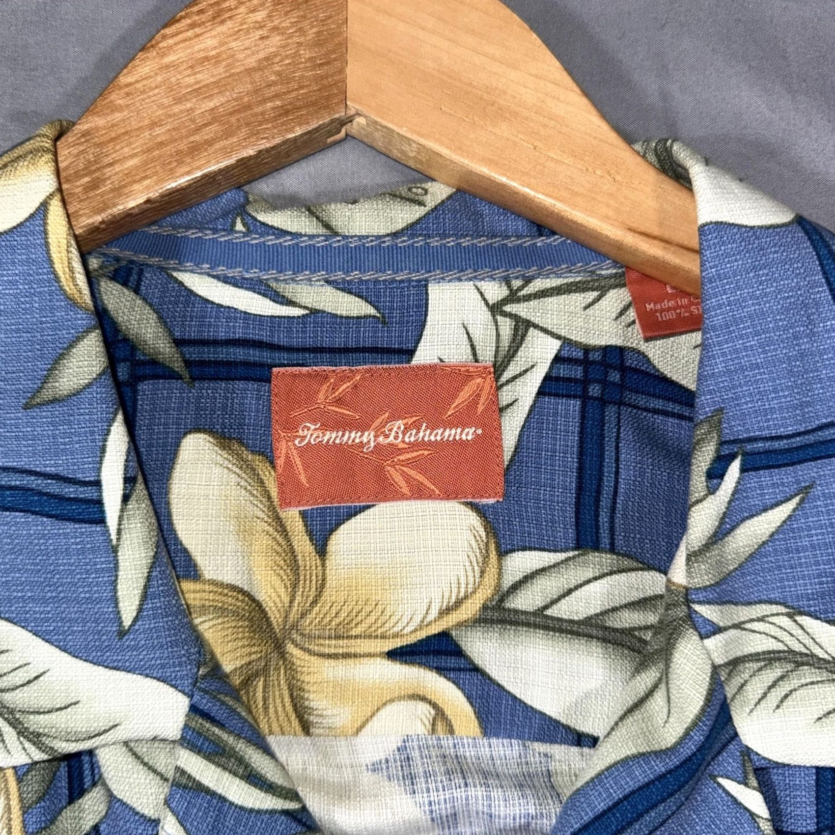 Tommy Bahama Tommy Bahama Shirt Mens Large Blue Silk Hawaiian Short Sleeve Button Front Size US L / EU 52-54 / 3 - 3 Thumbnail