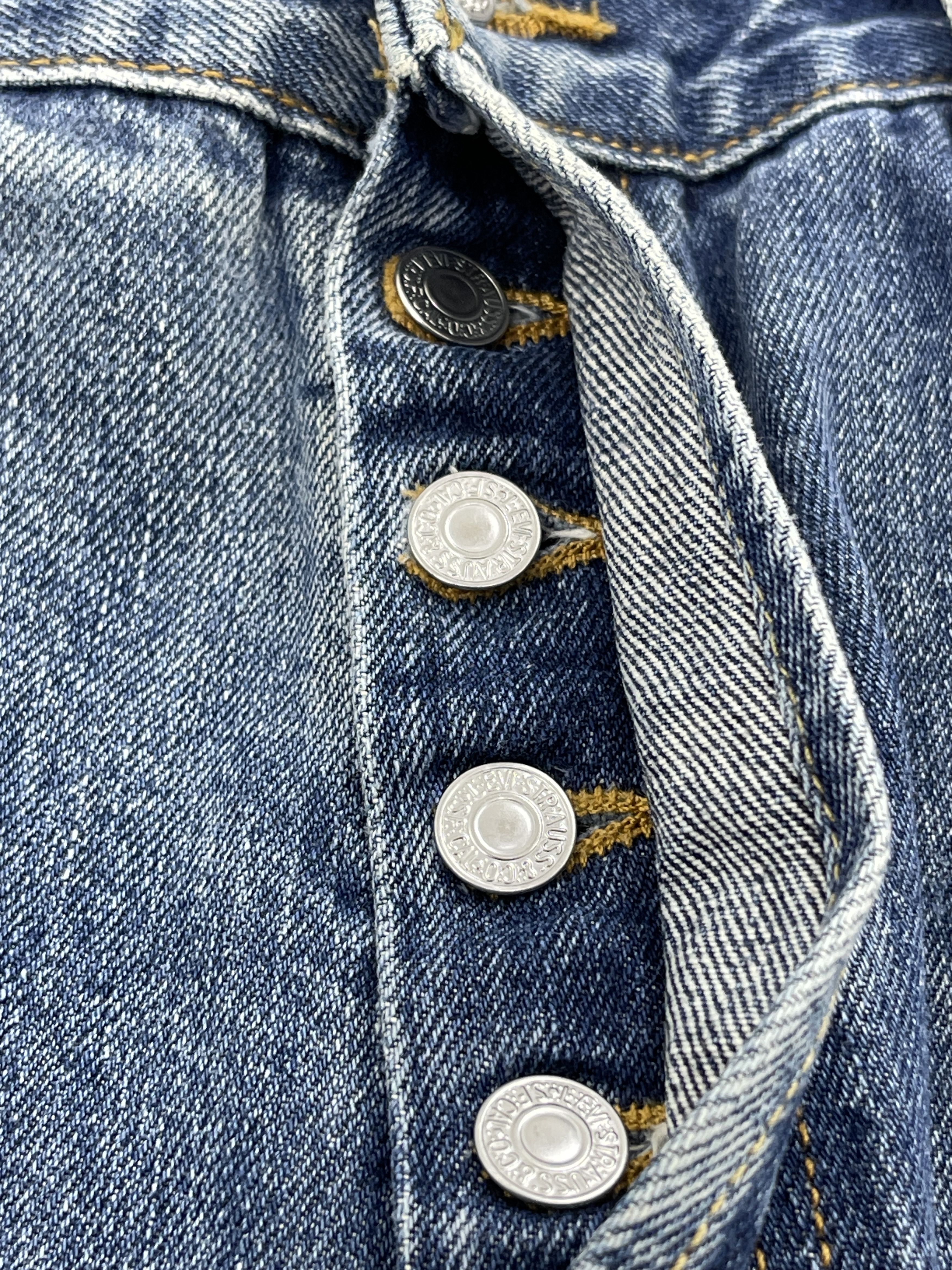 Levi's × Vintage Distressed Vintage 90s Levis 501 Faded Blue Denim Jeans Size US 37 - 11 Thumbnail
