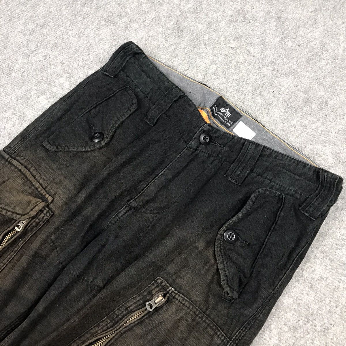 Alpha Industries × Japanese Brand Alpha Industries Sun Faded black Rusty cargo pants Size US 29 - 7 Thumbnail