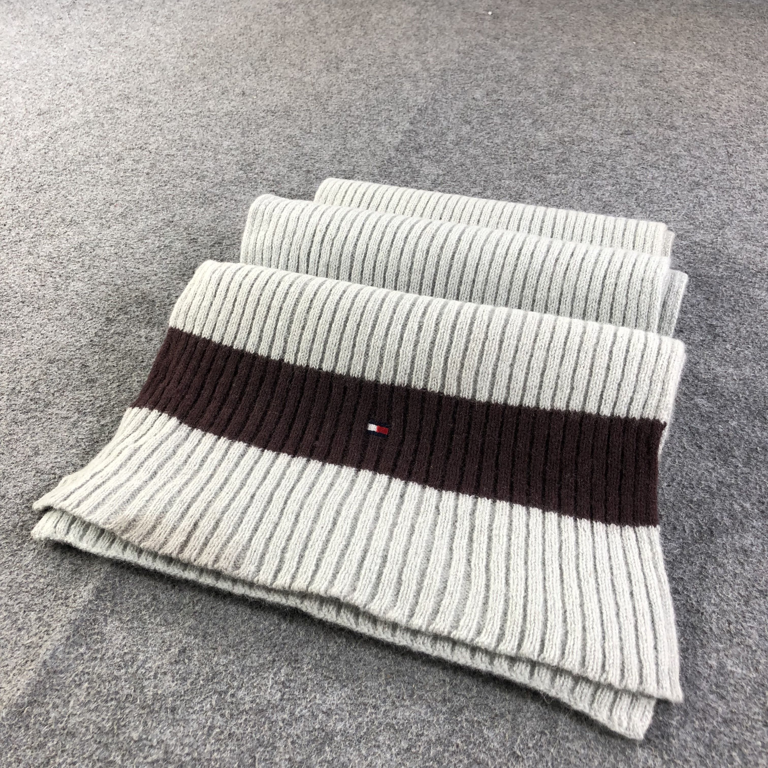 Tommy Hilfiger Tommy Hilfiger Pleated Wool Scarf Muffler V1061 Size ONE SIZE - 3 Thumbnail