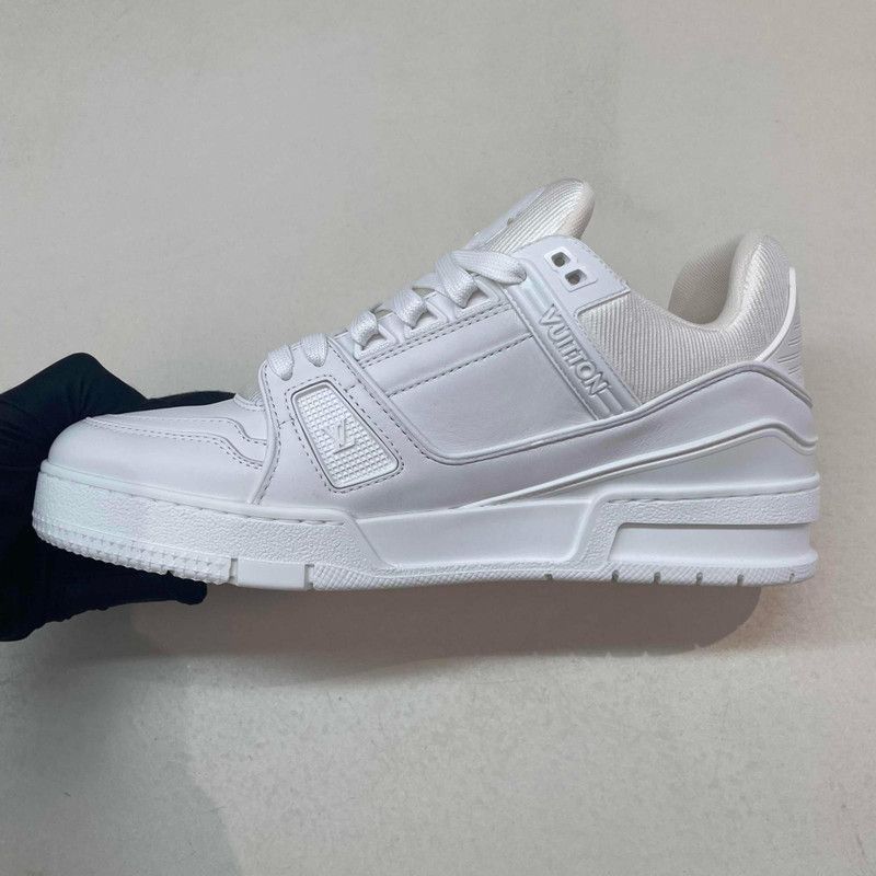 Louis Vuitton Louis Vuitton White Low Top Trainer Sneakers - Size US 8.5 / IT 38.5 - 1 Thumbnail