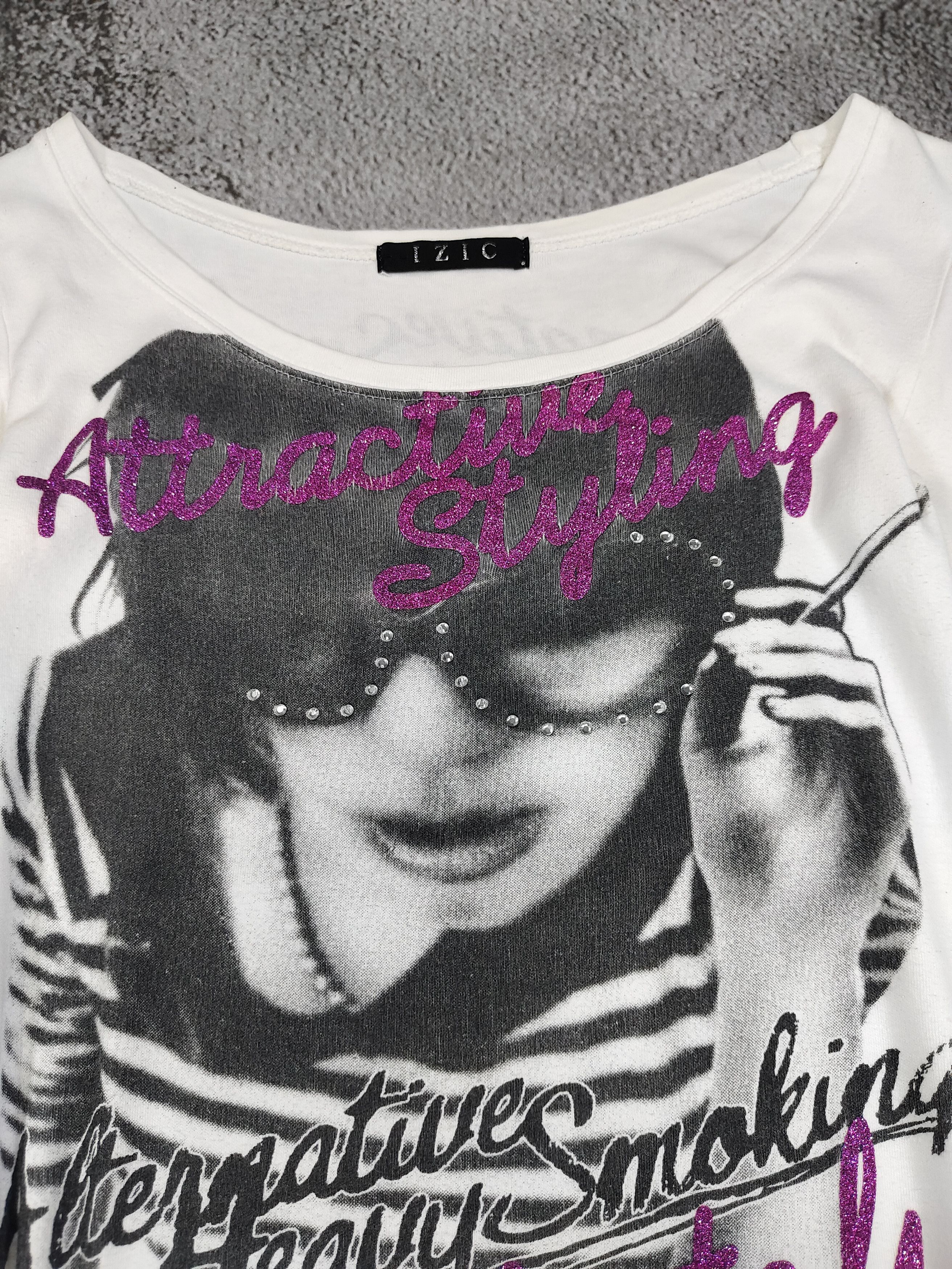 Japanese Brand 2000s IZIC🇯🇵 Photo Girl Glitter Script Rhinestone Graphic Size M / US 6-8 / IT 42-44 - 7 Thumbnail