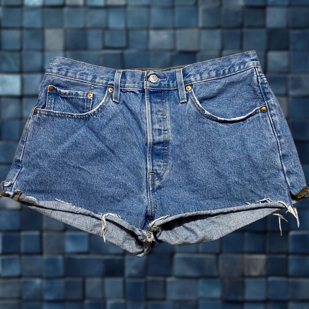 Levi's Levi's 31 Jeans Shorts Blue Denim Medium Wash Cut-Off Button Fly Regular Size 31 Womens Size 24" / US 00 / IT 34 - 1 Thumbnail