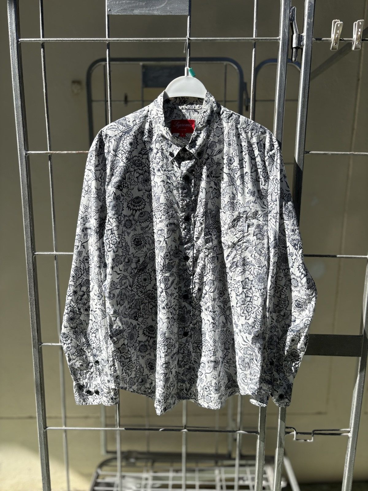 Supreme Supreme printed white shirt Size US S / EU 44-46 / 1 - 1 Thumbnail