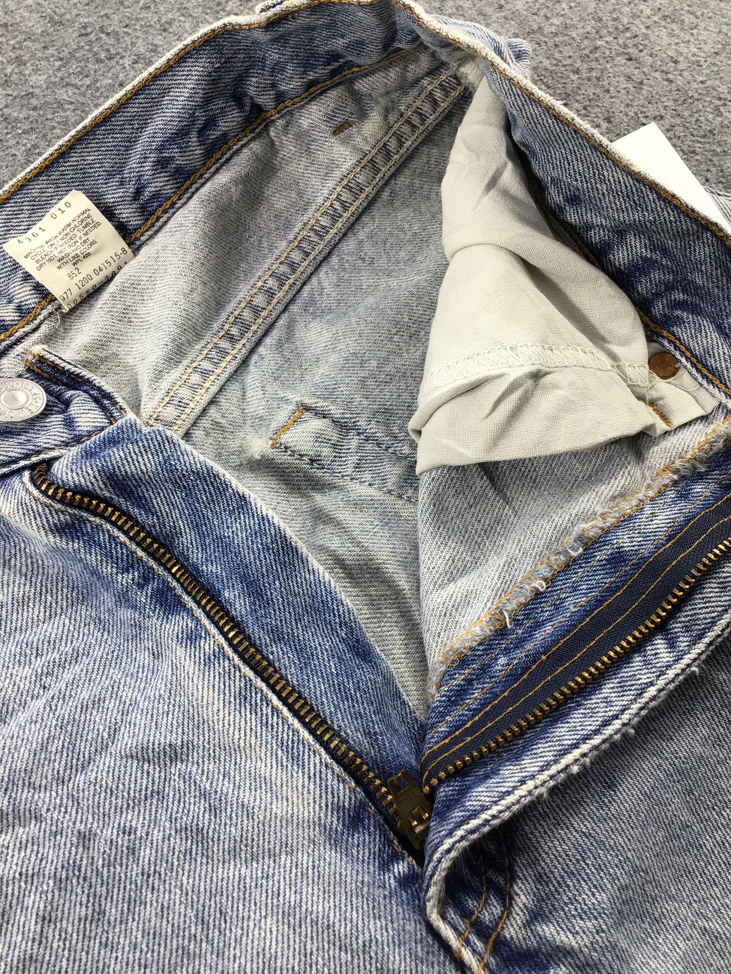 Levi's Vintage Levis 550 Jeans Medium Wash Denim KJ297 Size US 31 - 8 Thumbnail
