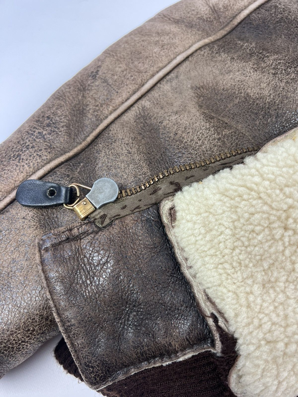 Avirex Vintage 80s Avirex B-6 sheepskin bomber jacket Size US L / EU 52-54 / 3 - 5 Thumbnail