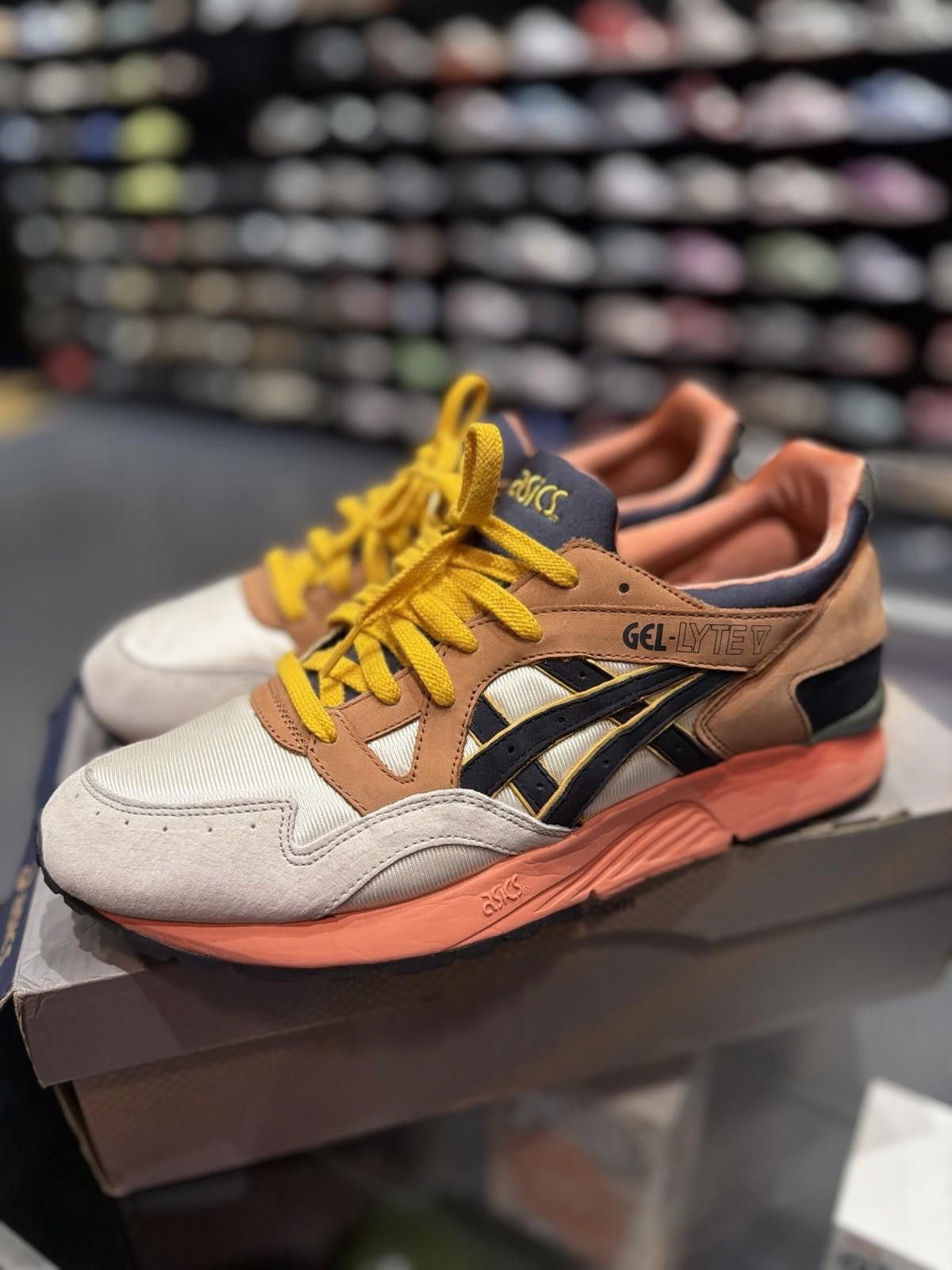 Asics ASICS GEL-Lyte V x Ubiq Midnight Bloom 2014 Size US Men’s 12 Size US 12 / EU 45 - 7 Thumbnail