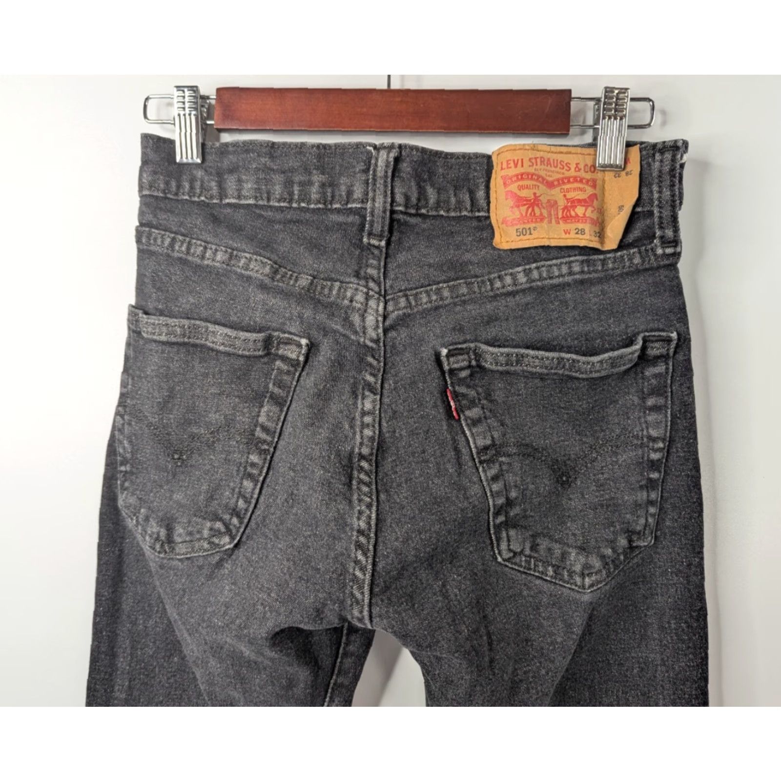 Levi's VINTAGE Levi's 501 Jeans Mens 28x32 Straight Regular Button Fly Black Denim Size US 28 / EU 44 - 6 Thumbnail