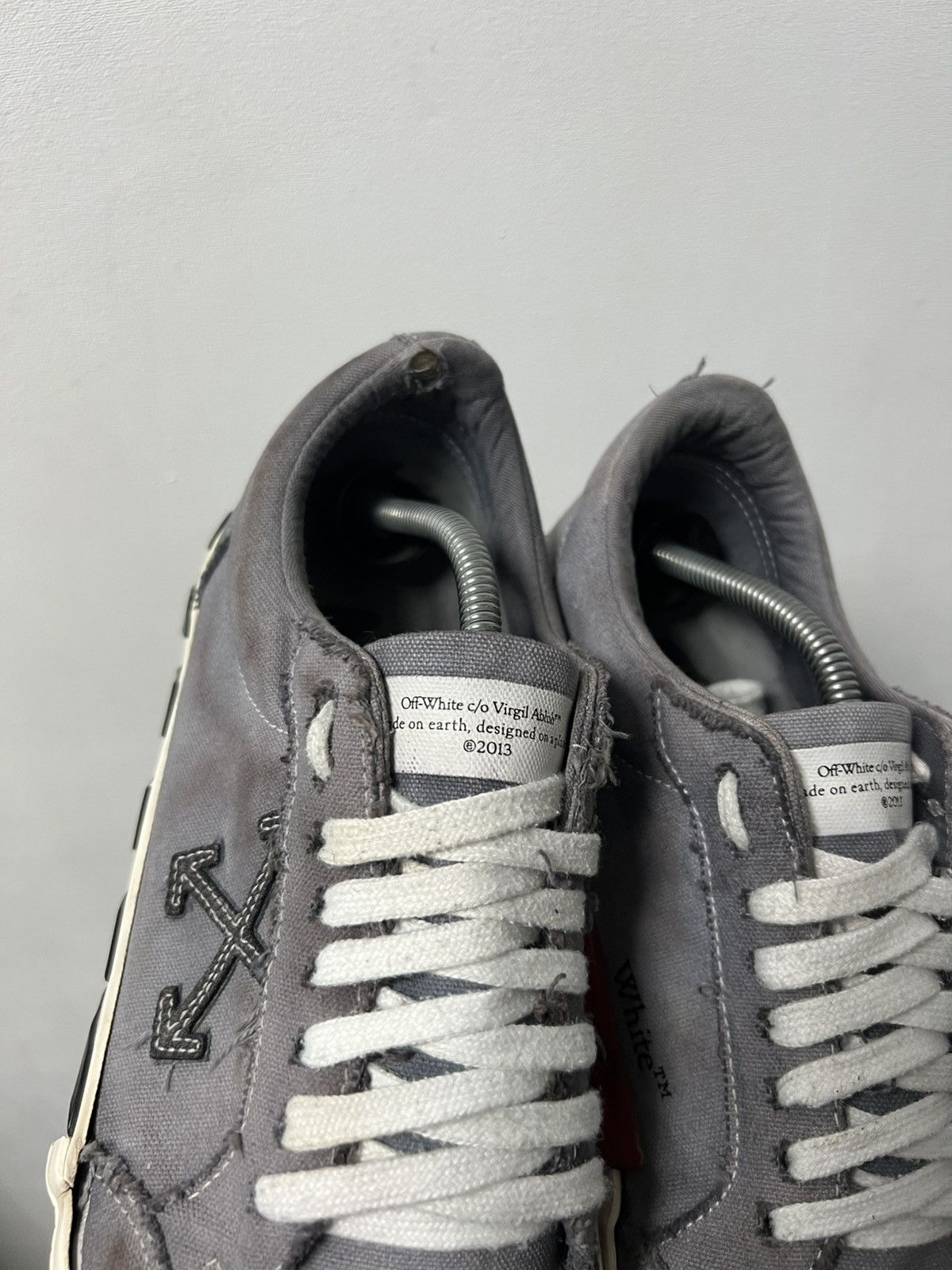 Off-White Off-White Vulcanized Suede Luxury Gray Sneakers EU43 Shoes Size US 10 / EU 43 - 6 Thumbnail
