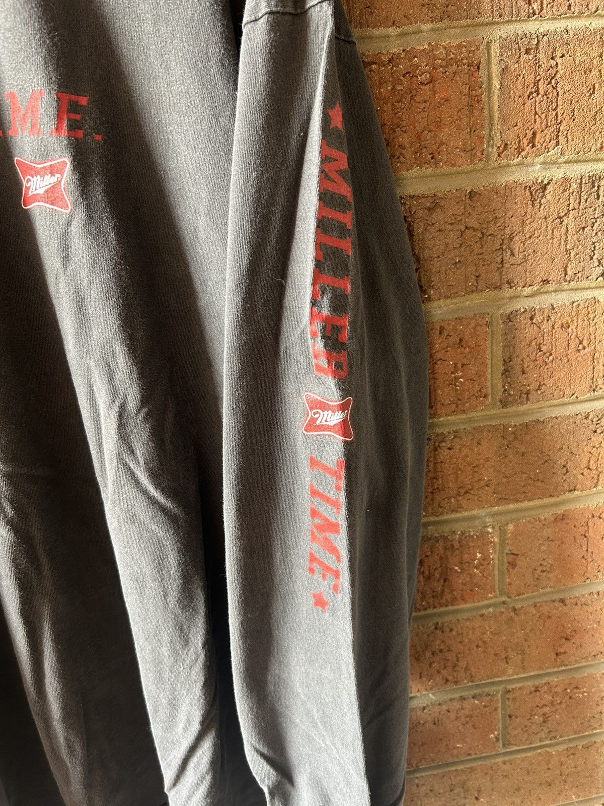 Gildan Vintage Y2K Miller Time Beer Graphic Distressed Long Sleeve Size US XL / EU 56 / 4 - 4 Thumbnail
