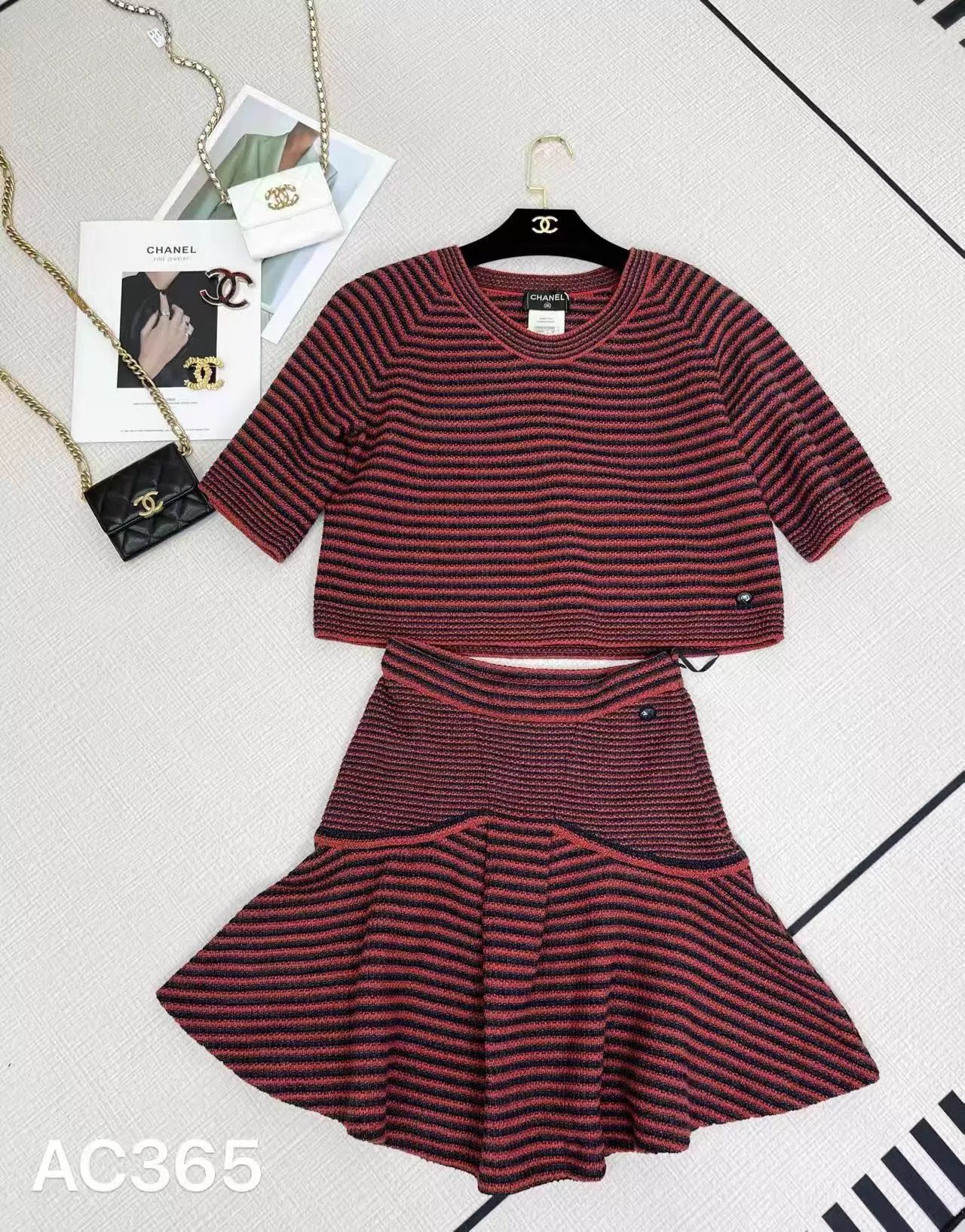 Chanel Chanel Italian striped suit set 34/36 like new Size XS / US 0-2 / IT 36-38 - 1 Thumbnail