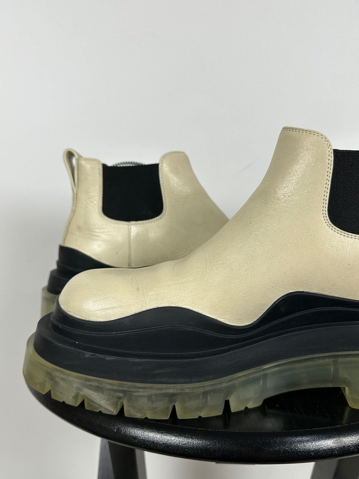 Bottega Veneta Bottega Veneta Cream Leather Ankle Chelsea Boots Size US 9.5 / IT 39.5 - 20 Thumbnail