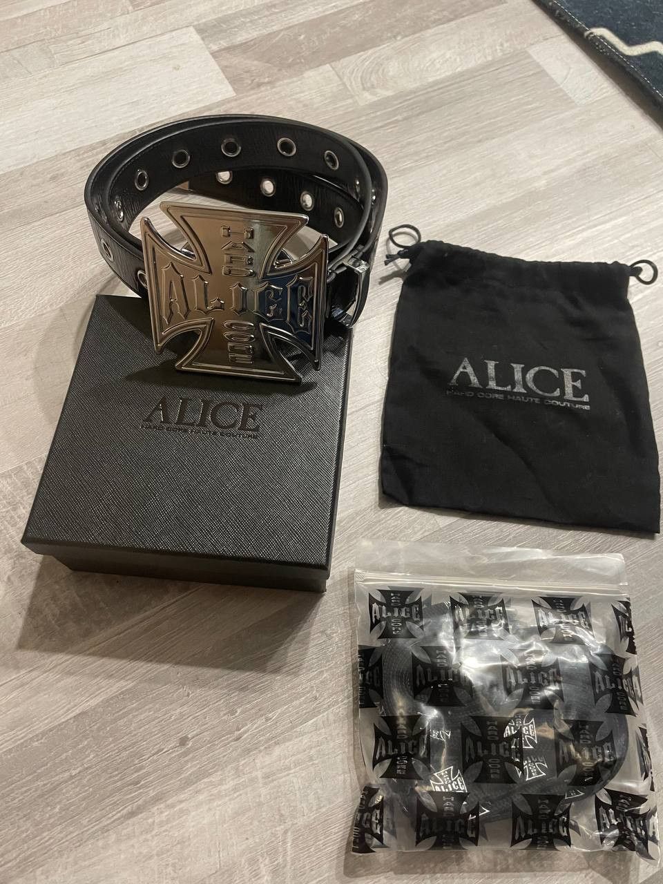 Alice Hollywood Clothing: Curated Shirts, Jeans, Shoes