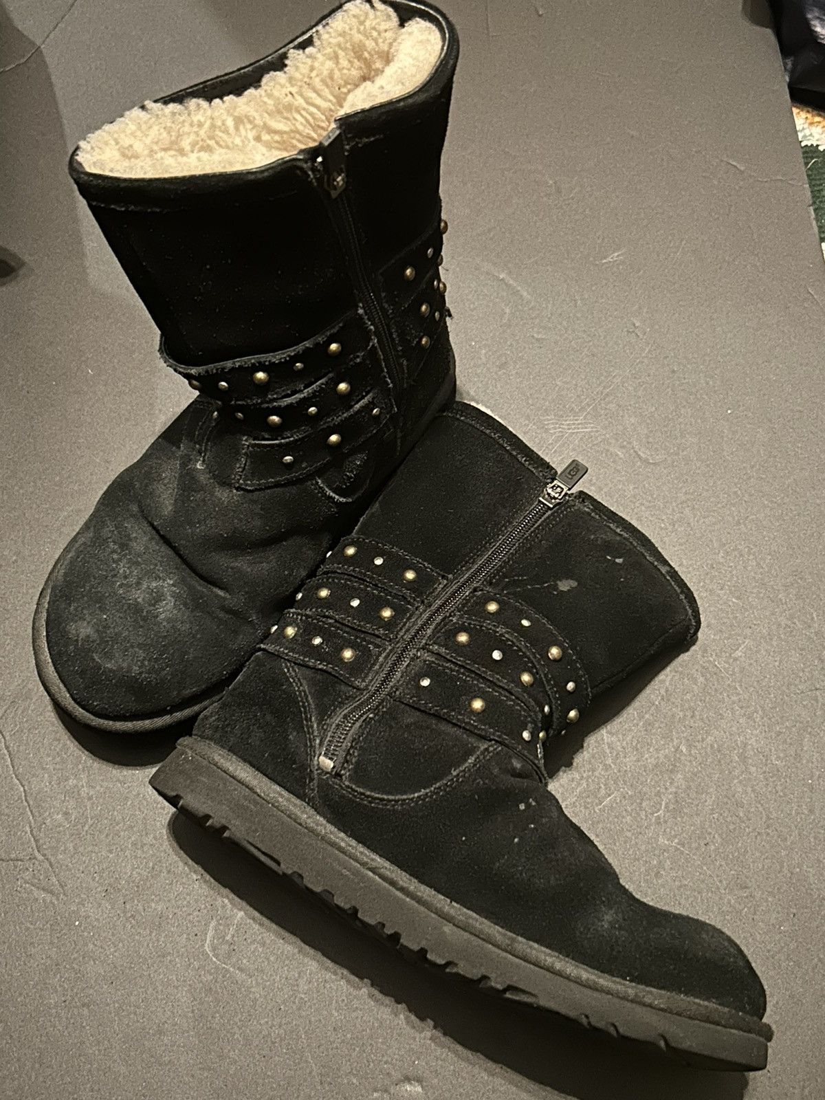 Ugg Ugg suede bootie with gold accents Size US 6 / IT 36 - 3 Thumbnail