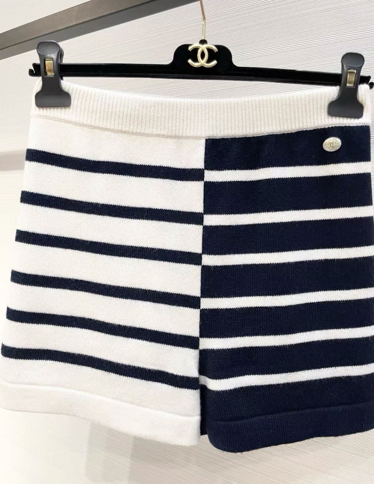 Chanel Chanel Striped Knit Shorts J33 Size 26" / US 2 / IT 38 - 2 Thumbnail