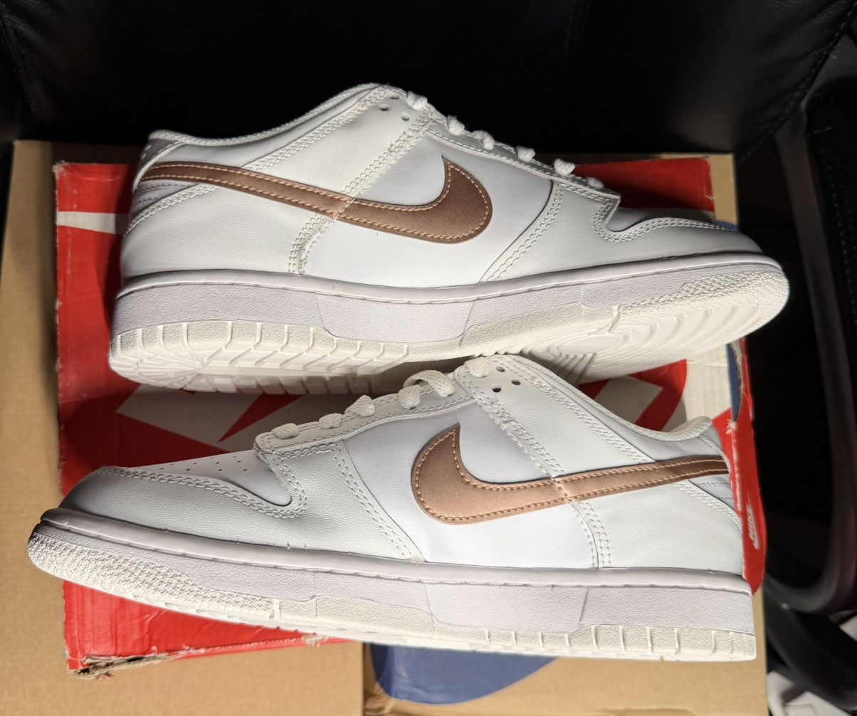 Nike Nike Dunk Low GS - White /Bronze - Sz 7Y/8.5W-DS Brand New Size US 7 / EU 40 - 3 Thumbnail