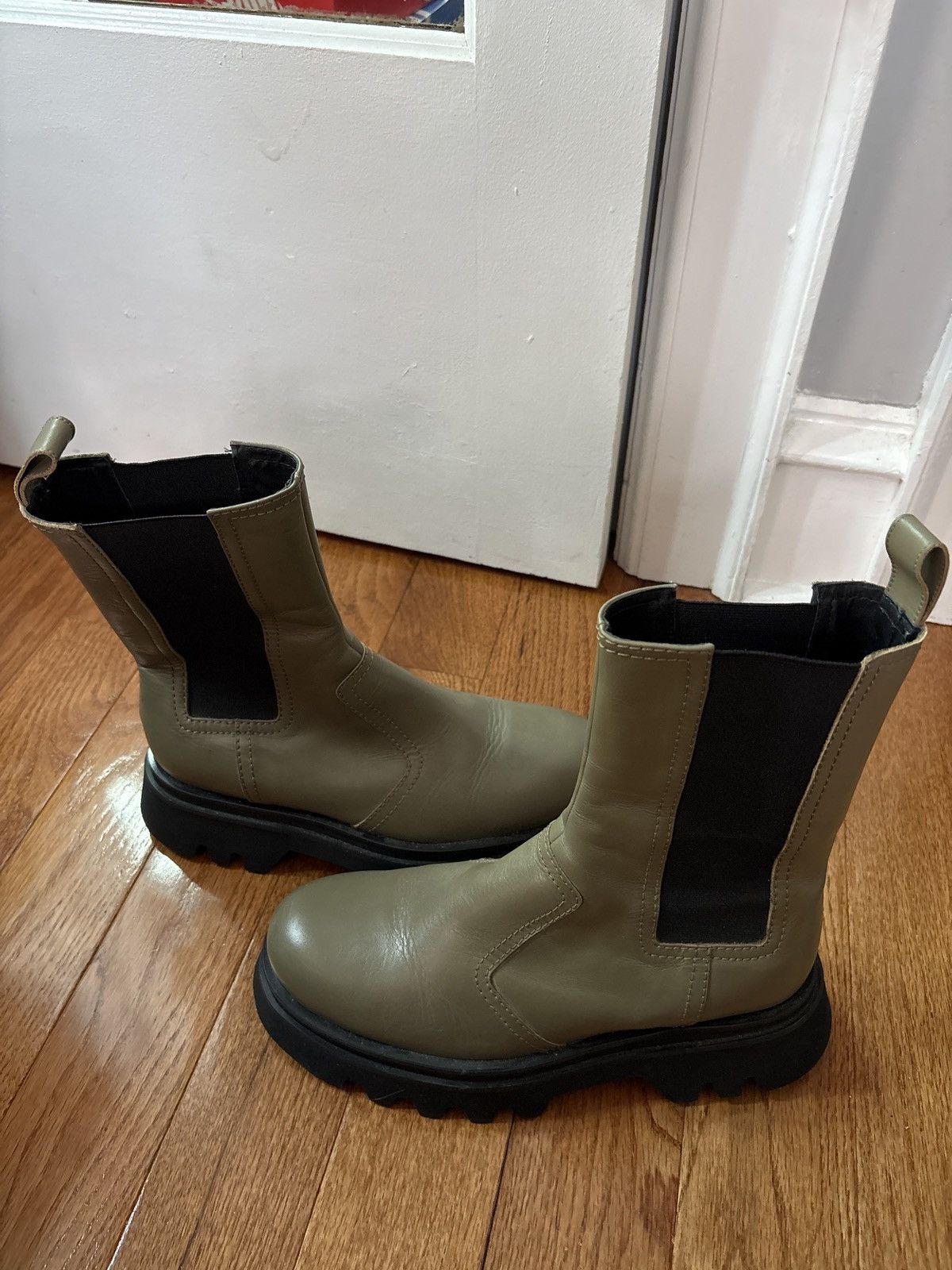 Zara Zara Green and Black Platform Leather Chelsea Boots Size US 9 / IT 39 - 4 Thumbnail