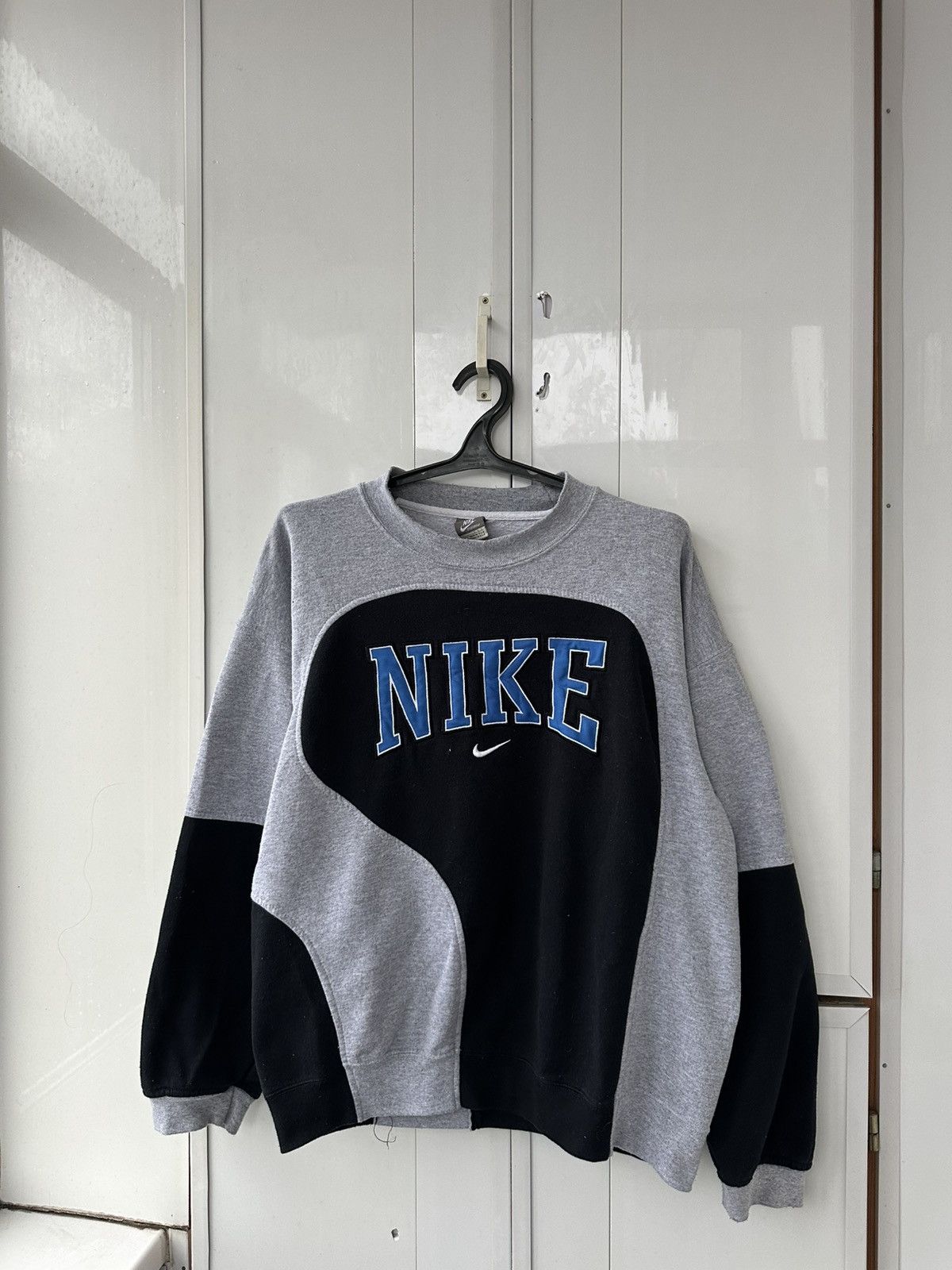 Nike Vintage Nike OverSize Sweatshirt Custom Distressed Y2K Size US L / EU 52-54 / 3 - 3 Thumbnail