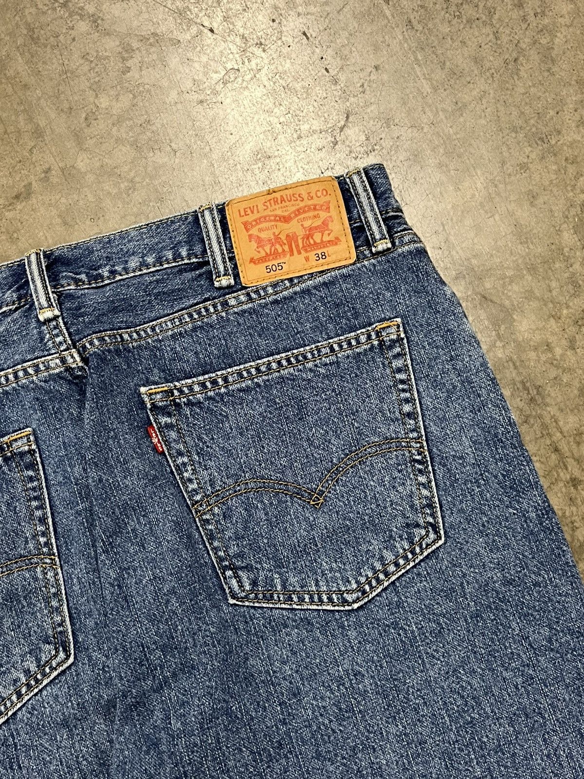 Levi's × Vintage Levi’s jorts baggy fit y2k skater streetwear hype vintage Size US 38 / EU 54 - 4 Thumbnail