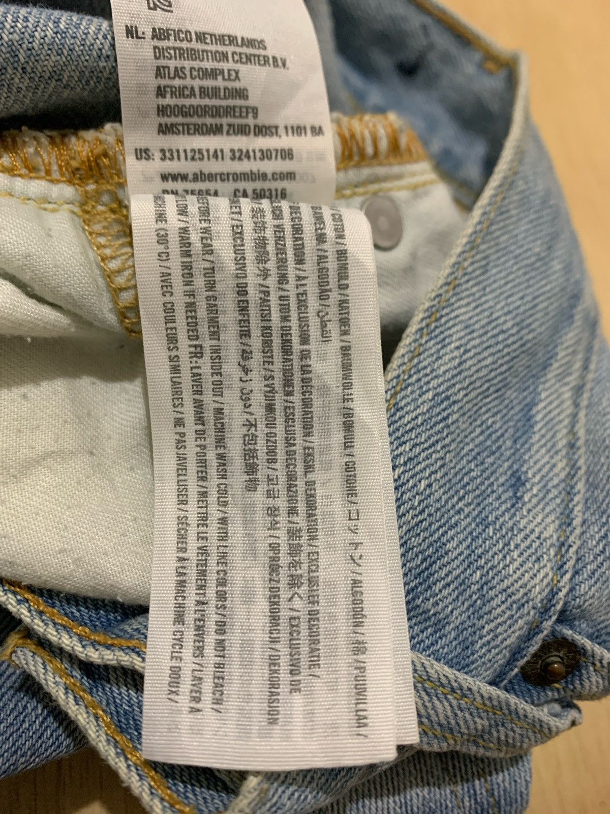 Japanese Brand Holister Distressed Denim Grafiti Jeans Size US 33 - 16 Thumbnail