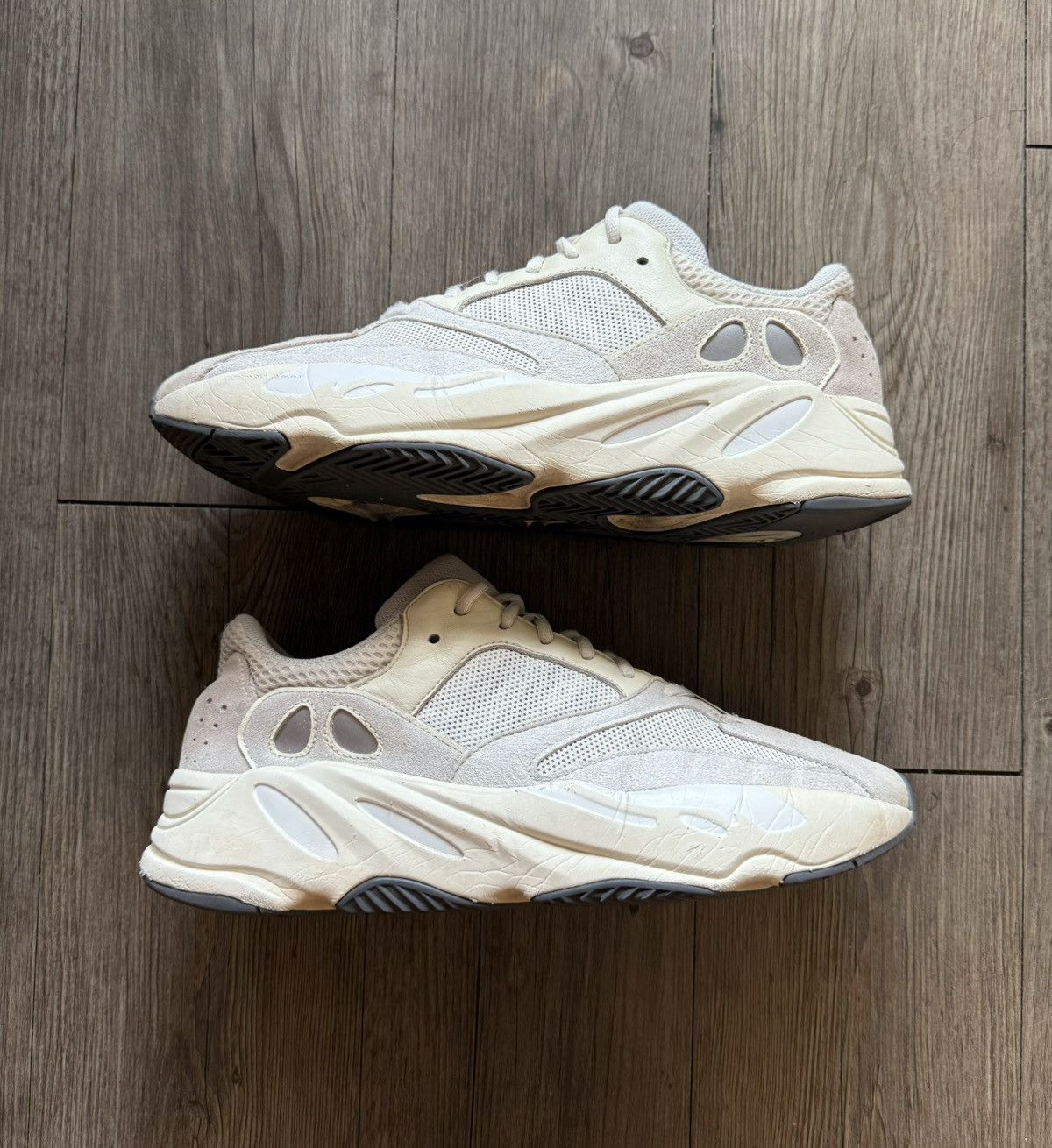 2023 Yeezy Boost 700 “Analogue”