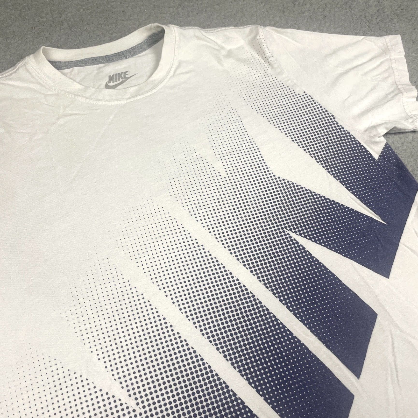 Nike VINTAGE Nike Tshirt Shirt Mens L White Blue Graphic Tee Sports Fade Excercise Size US L / EU 52-54 / 3 - 5 Thumbnail