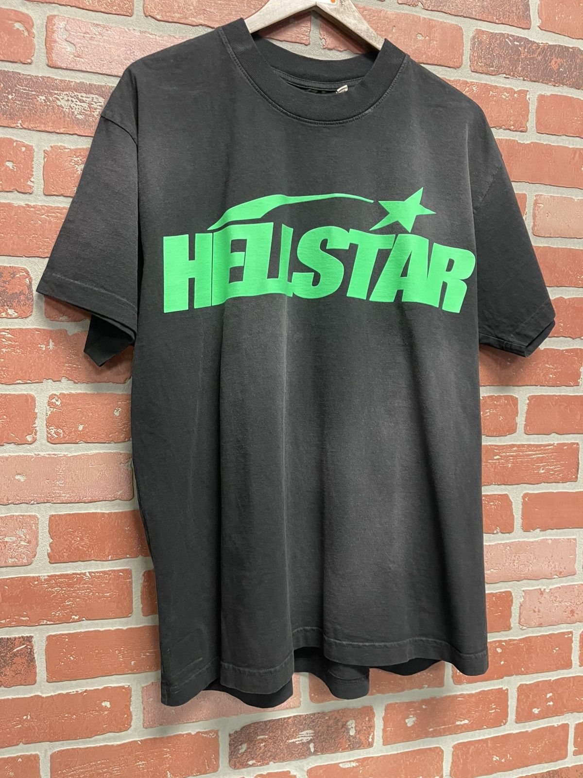 HELLSTAR Size M - Hellstar Classic Print Tee Green Logo Size US M / EU 48-50 / 2 - 2 Thumbnail