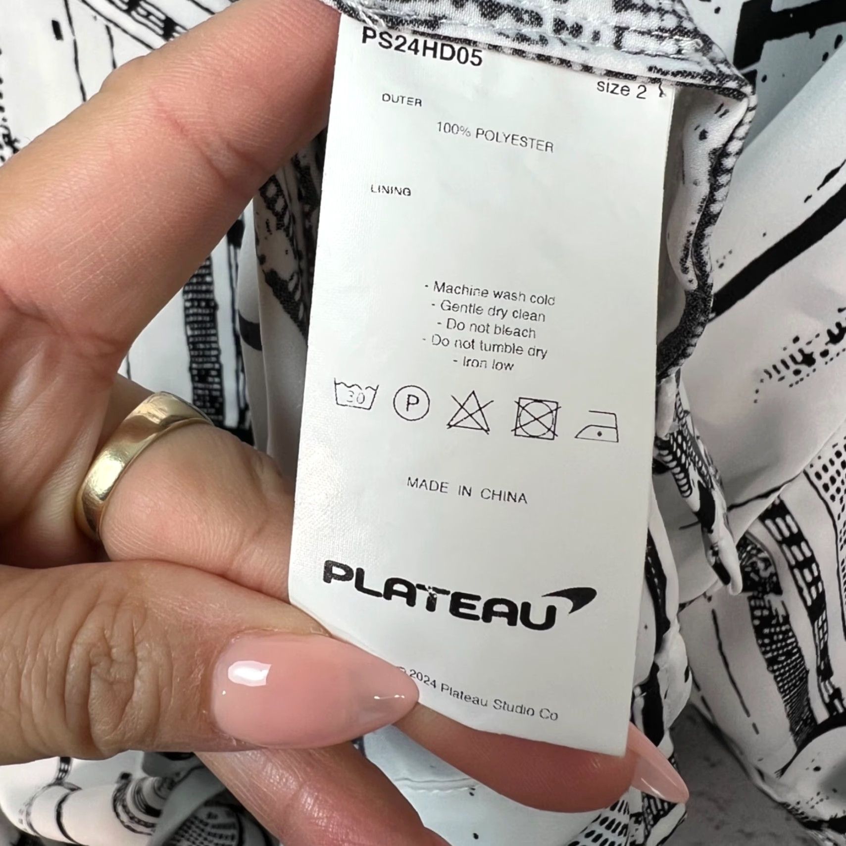Vintage VINTAGE Plateau Shirt Mens 2XL White Abstract Short Sleeve Button-Up Shirt Size US XXL / EU 58 / 5 - 4 Thumbnail