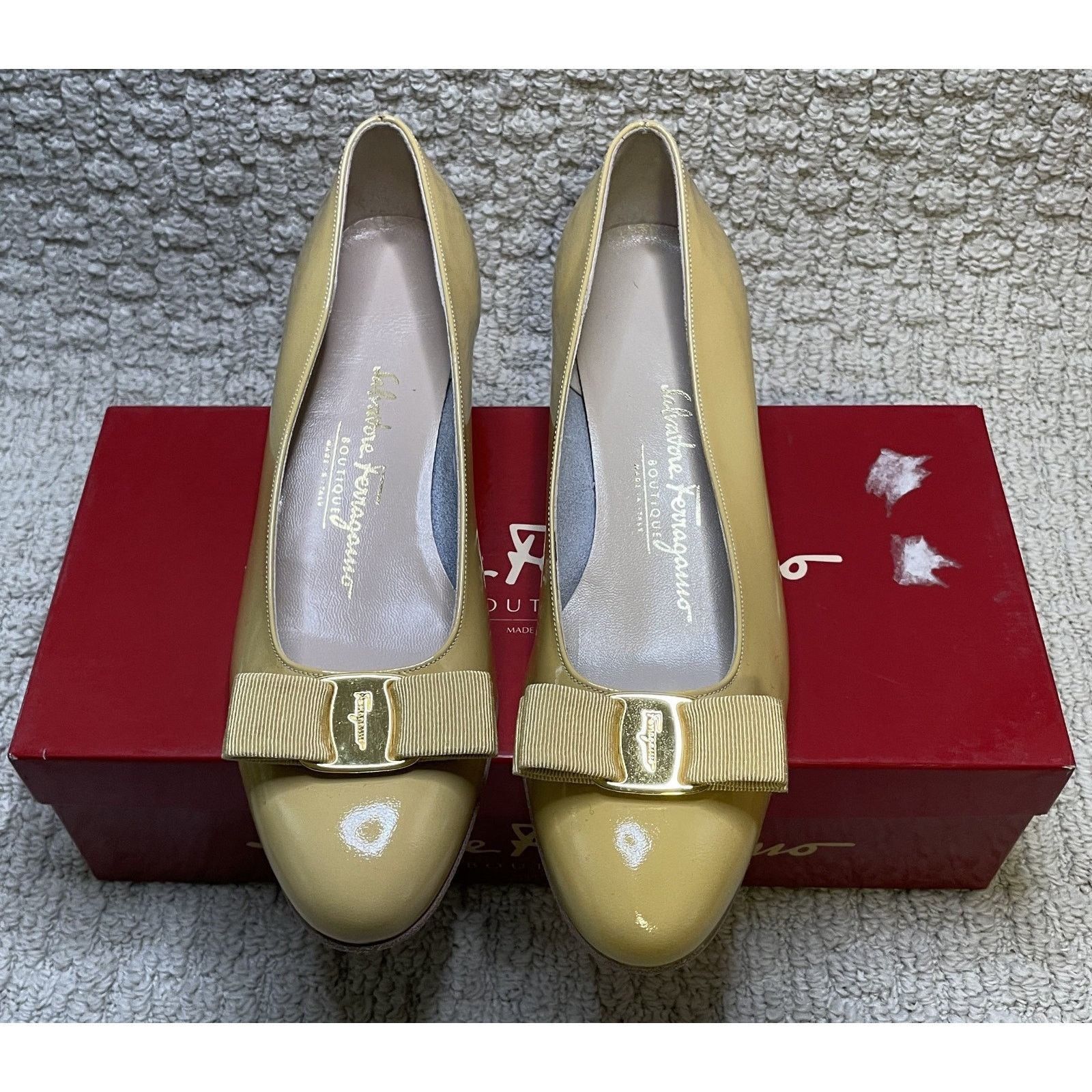 Salvatore Ferragamo Salvatore Ferragamo Pumps Womens 8 C Yellow Patent Leather Size US 8 / IT 38 - 1 Thumbnail