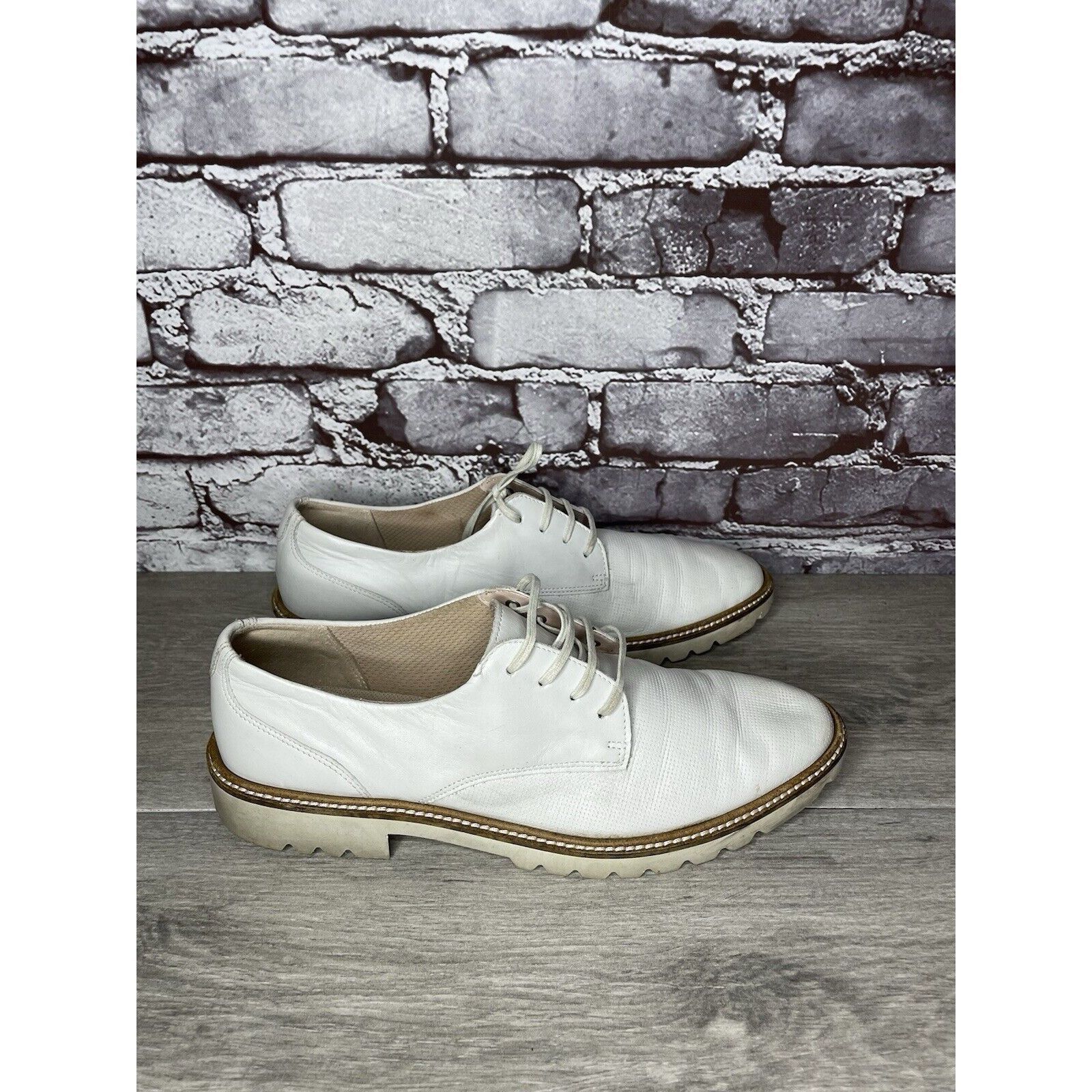 Ecco ECCO White Leather Perforated Lace Up Oxfords Shoes Women Sz Size US 9.5 / IT 39.5 - 11 Thumbnail