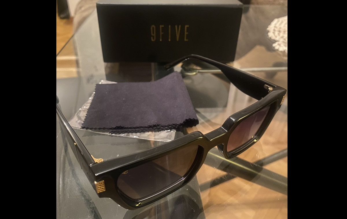 9FIVE 9Five Tiffany Locks Black & 24K Gold Sunglasses – Rare Size ONE SIZE - 8 Thumbnail