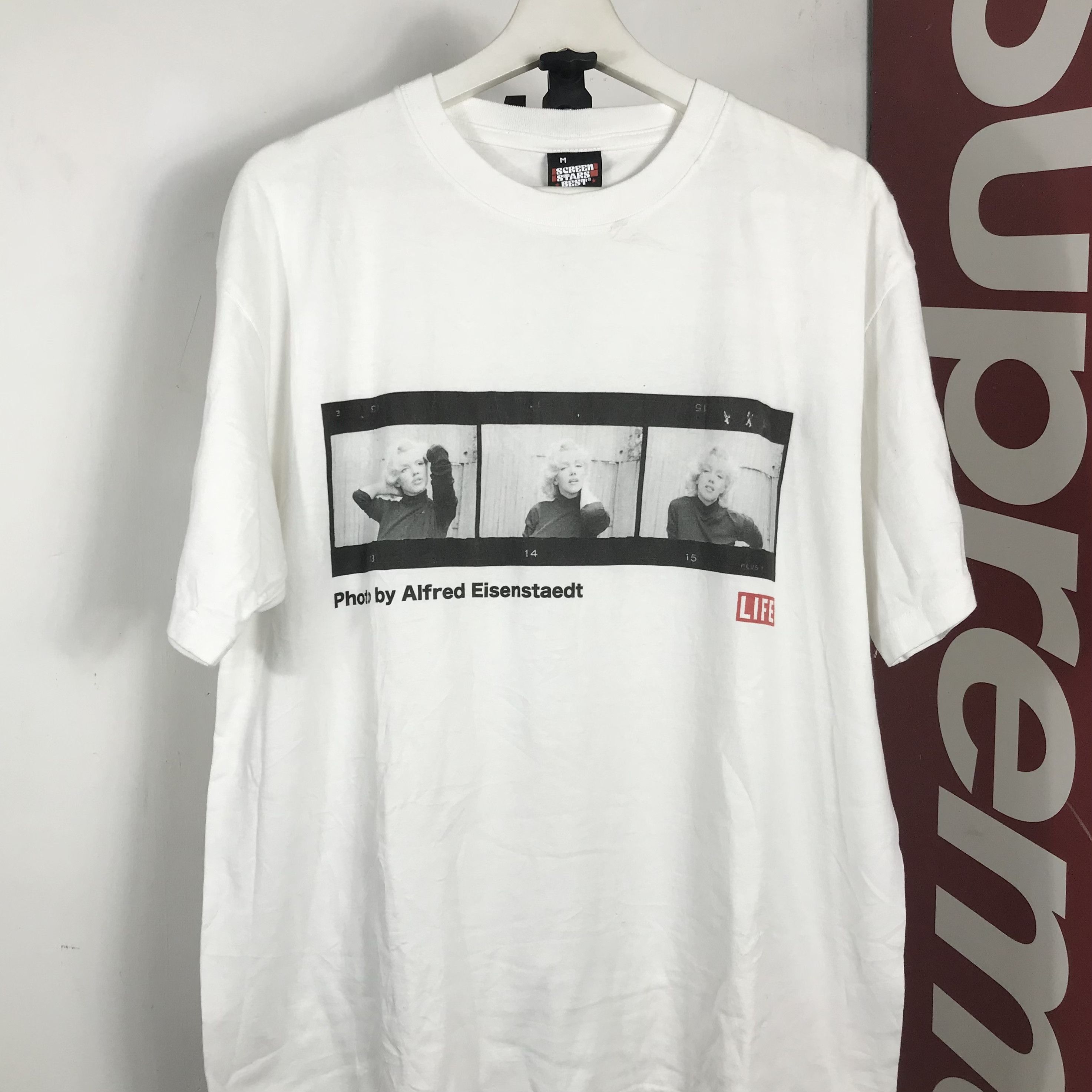 Vintage 90s Marilyn Monroe alfred eisensetaedt photographer Band tee Size US L / EU 52-54 / 3 - 3 Thumbnail