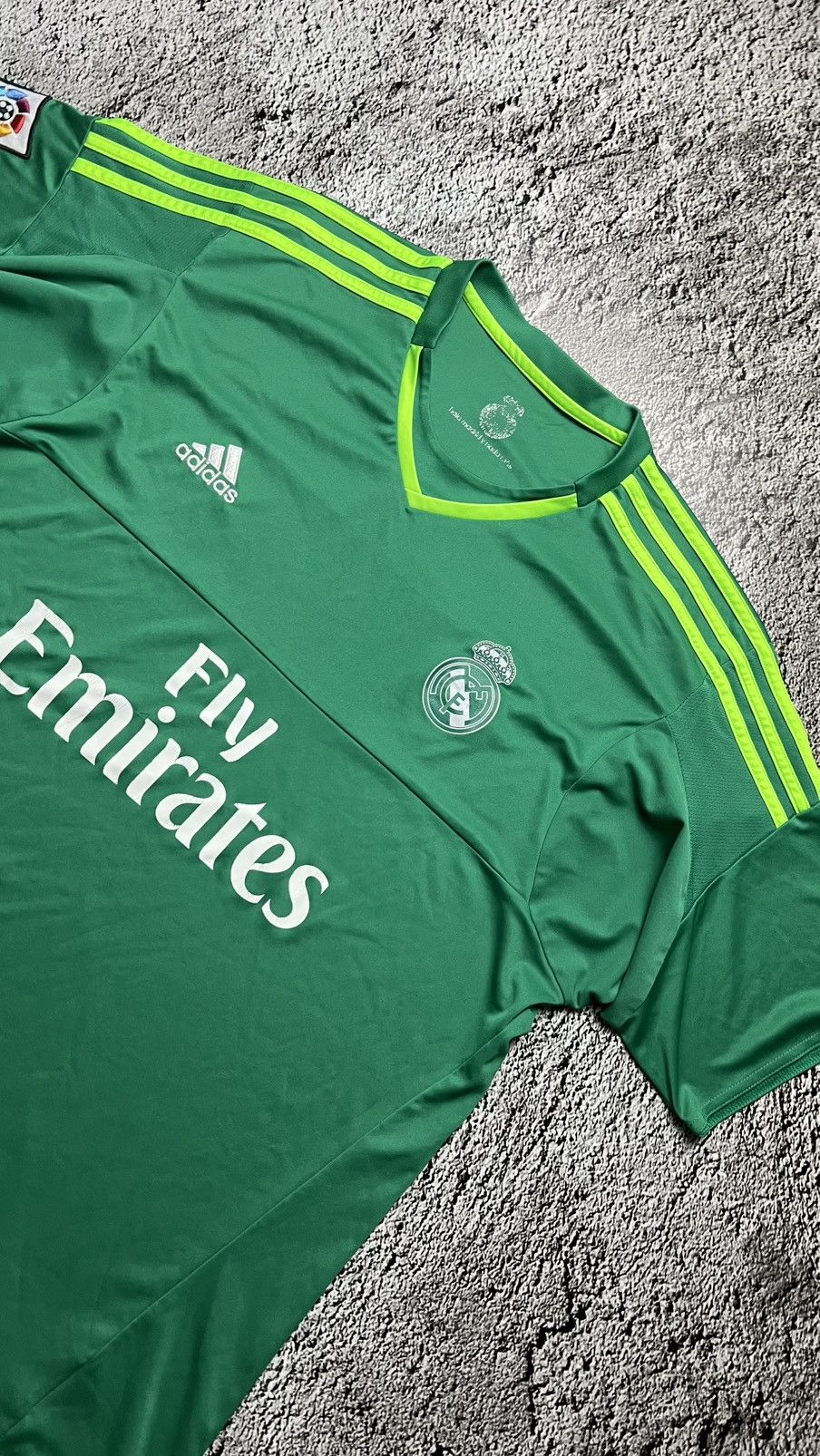 Adidas 2015-2016 Real Madrid third kit goalkeeper adidas jersey Size US XL / EU 56 / 4 - 2 Thumbnail