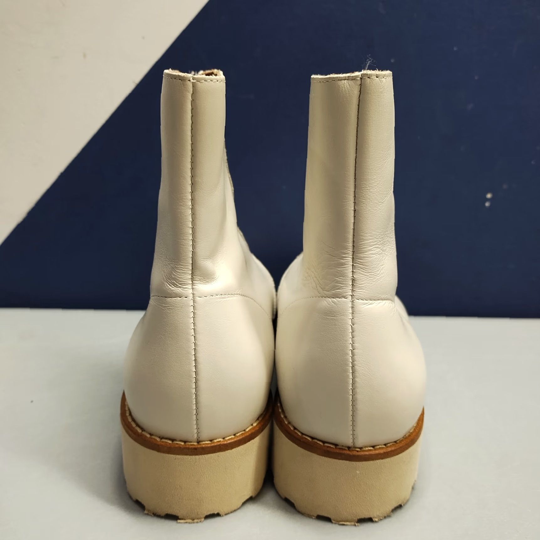 Vintage Andre Assous Paina Womens 7.5 White Leather Bootie Zip Up Round Toe Size 7.5 Womens Shoes Block Heel Autumn Winter Casual Workwear Shoes Size US 8 / IT 38 - 5 Thumbnail
