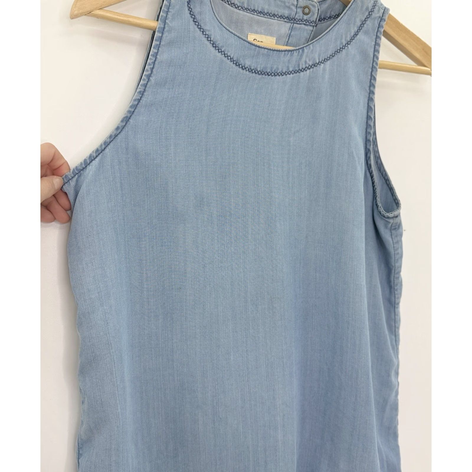 Gap GAP Women’s Tank Top XS Lyocell Chambray Blue Sleeveless Round Neck Snap Casual Workwear Boho Classic 90s Size XS / US 0-2 / IT 36-38 - 5 Thumbnail