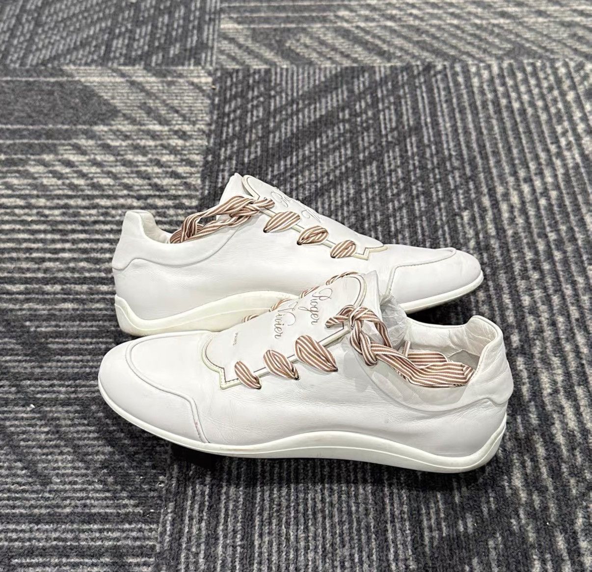 Roger Vivier Roger Vivier Bow White Casual Sneakers J42 Size US 4.5 / IT 34.5 - 4 Thumbnail