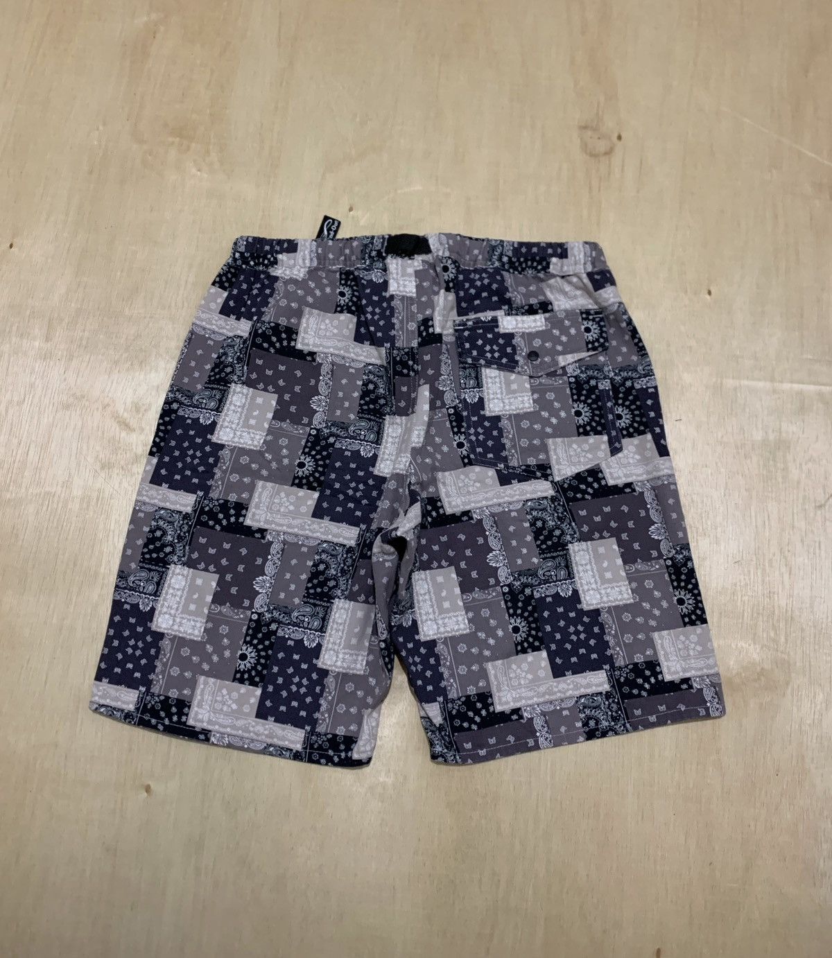 20471120 × Japanese Brand Bandana Find-Out Short pants Size US 33 - 3 Thumbnail