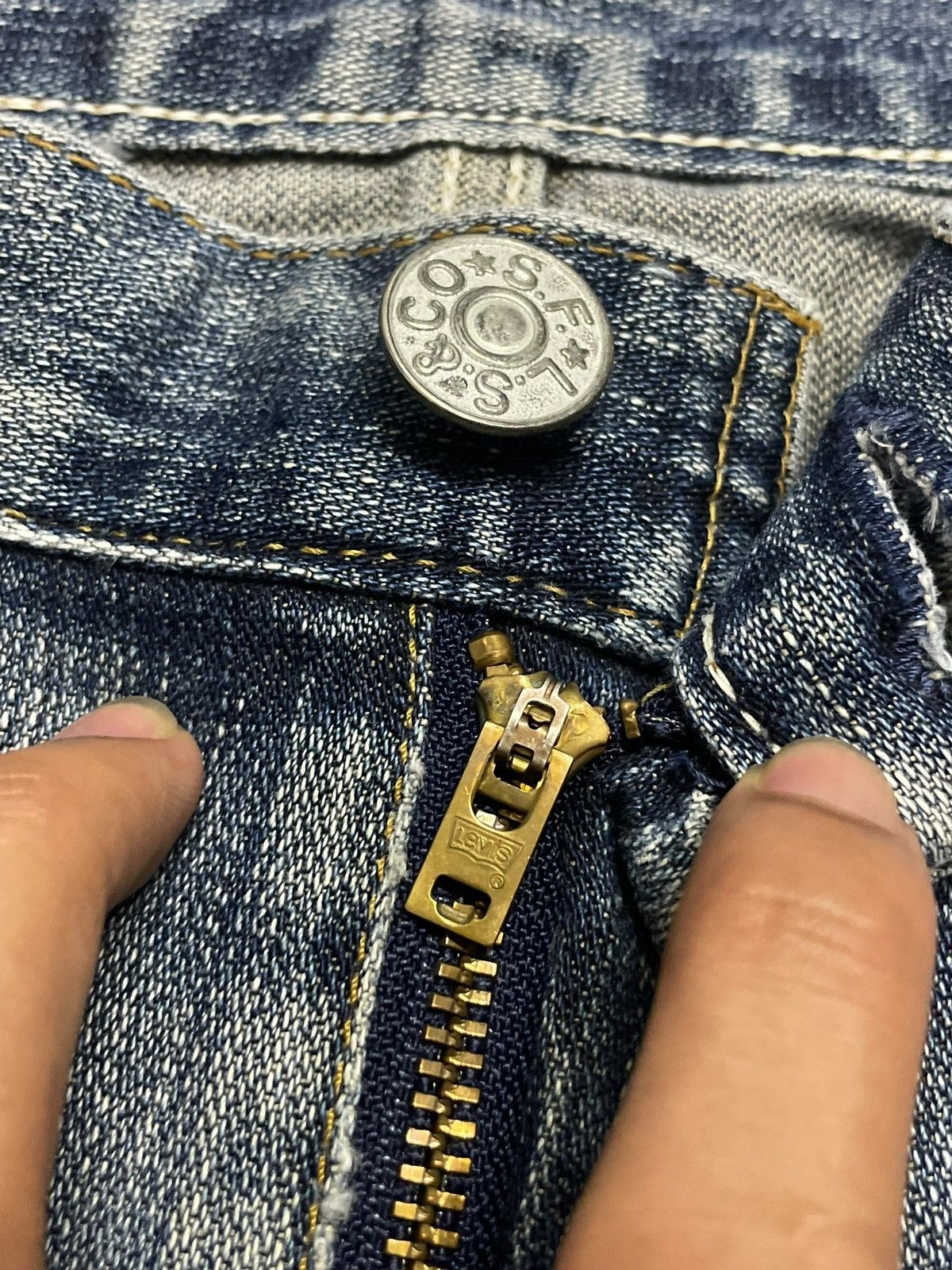 Levi's Vintage Y2K Levi’s 505 Sandwash Distressed Baggy Jeans #3072 Size US 33 - 11 Thumbnail