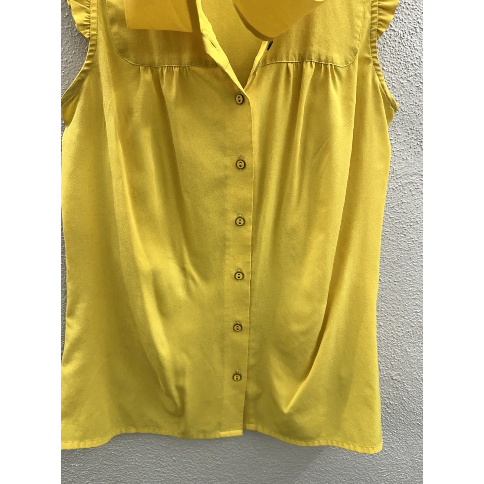 Tommy Hilfiger Tommy Hilfiger Top Womens Size Medium Yellow Tank Button Up Solid Necktie Size M / US 6-8 / IT 42-44 - 2 Thumbnail