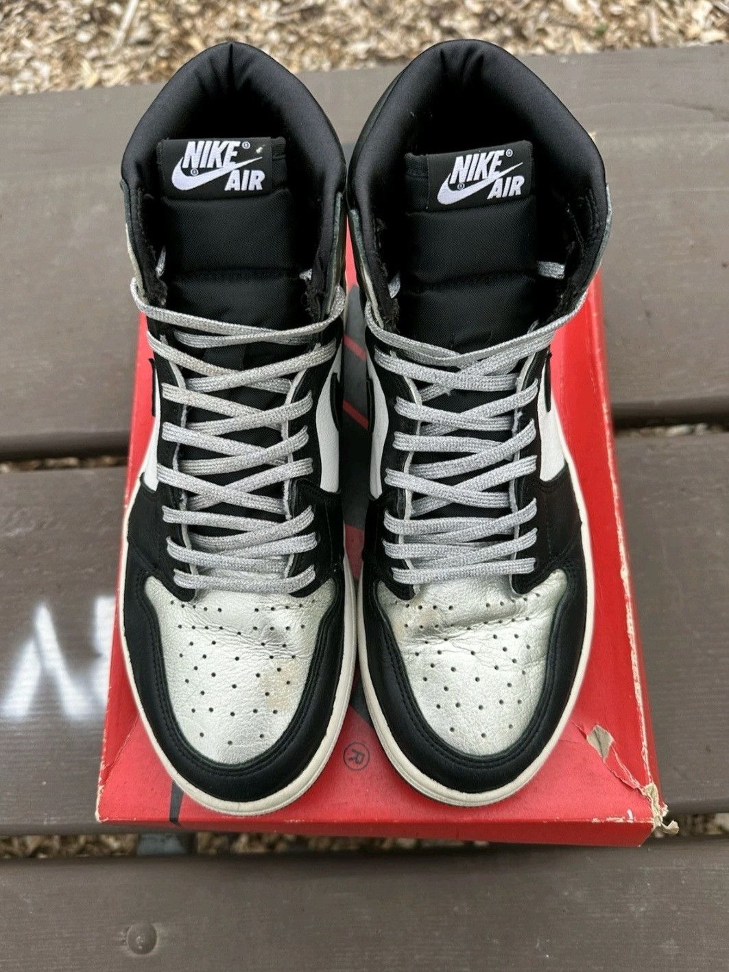 Jordan Brand Wmns Air Jordan Retro 1 High OG Silver Toe Size 10.5W / 9 M Size US 10.5 / IT 40.5 - 4 Thumbnail
