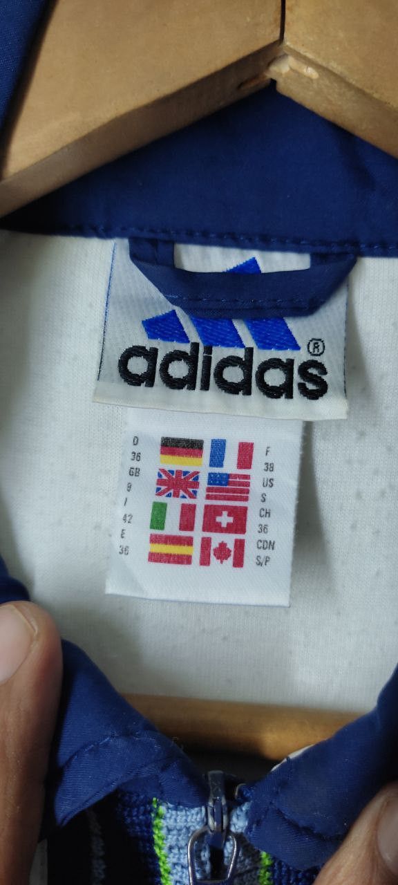 Vintage VINTAGE ADIDAS 90S MADE IN HUNGARY SLEEVELESS JACKET Size US M / EU 48-50 / 2 - 9 Thumbnail