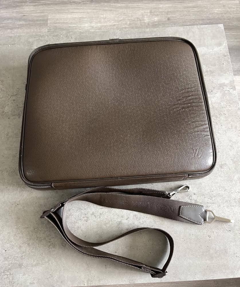 Louis Vuitton Louis Vuitton Taiga Porte-Documents Size ONE SIZE - 11 Thumbnail