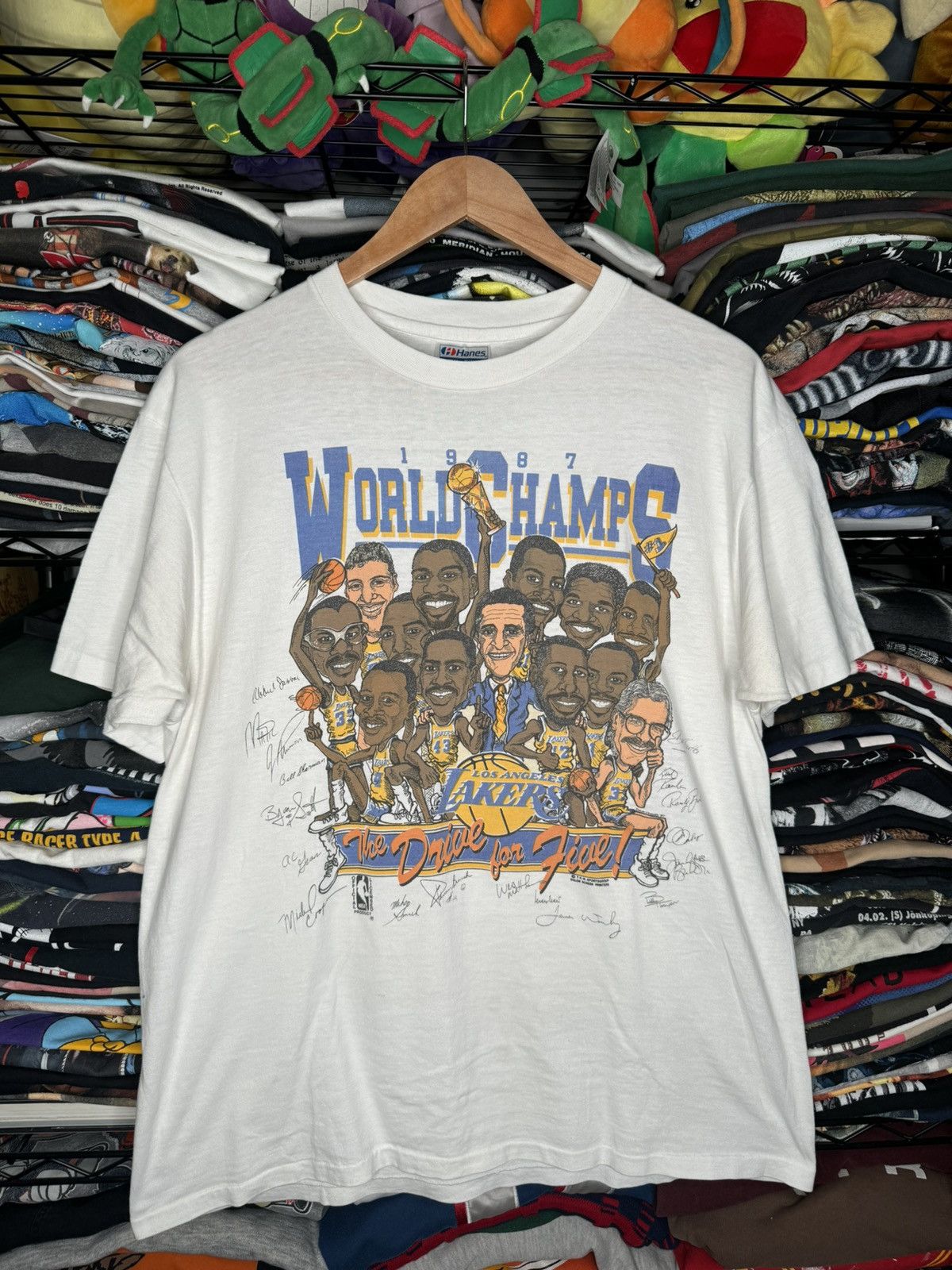 Hanes × NBA × Vintage Vintage 87 Los Angeles Lakers World Champions Caricature Tee Size US XL / EU 56 / 4 - 1 Thumbnail