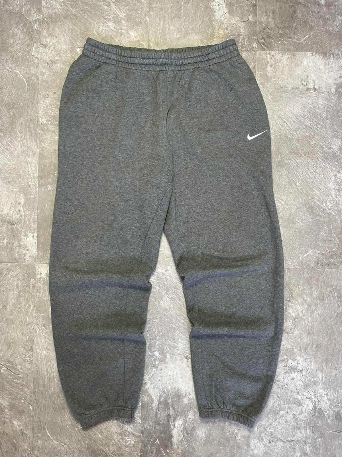 Nike Nike Vintage Baggy Gray Sweatpants Joggers Pants Size XL Size US 36 / EU 52 - 1 Thumbnail