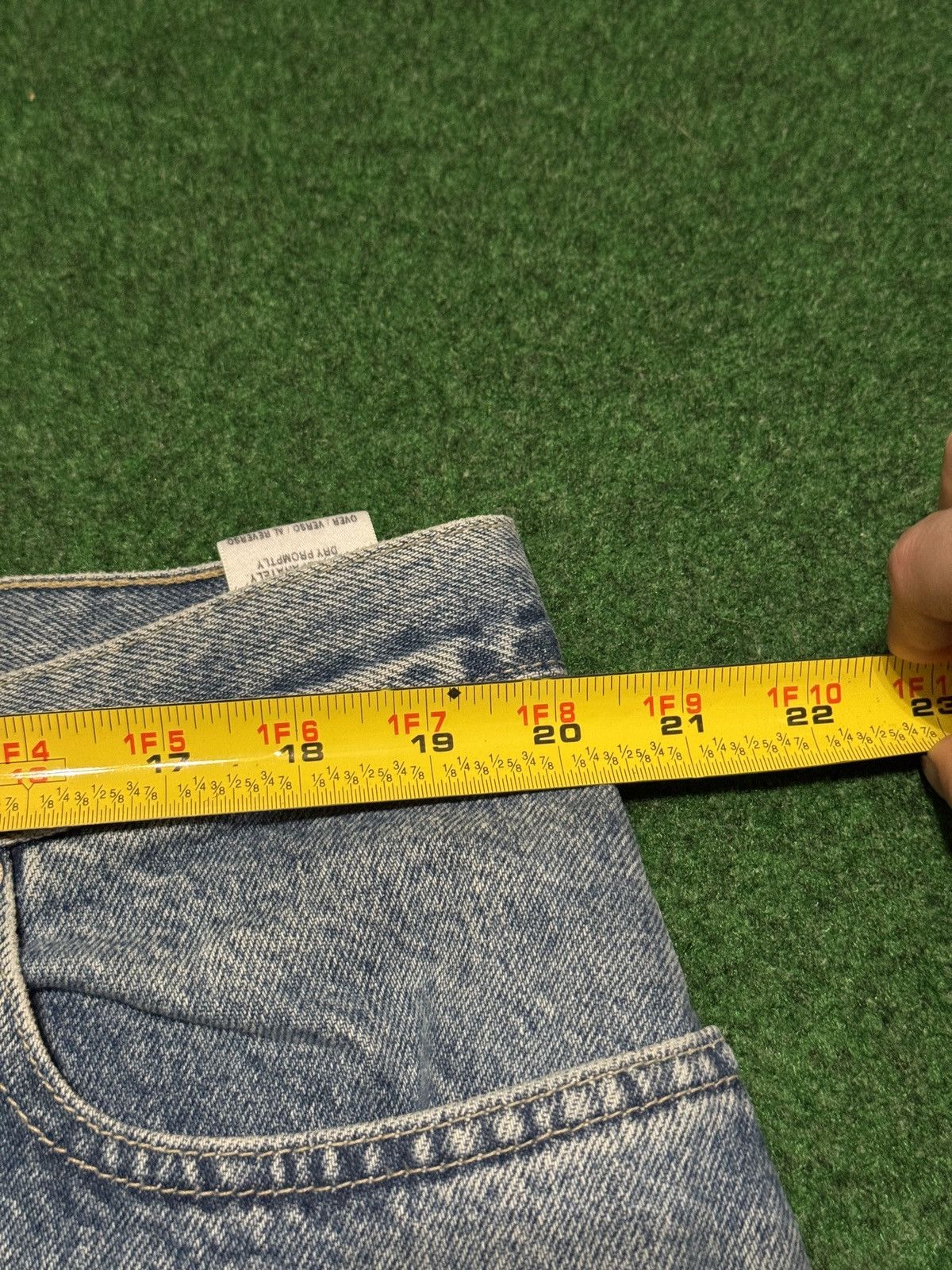 Tommy Hilfiger Vintage Tommy Hilfiger Relaxed Light Wash 40x30 Y2K Jeans Size 42" / US 20 - 8 Thumbnail
